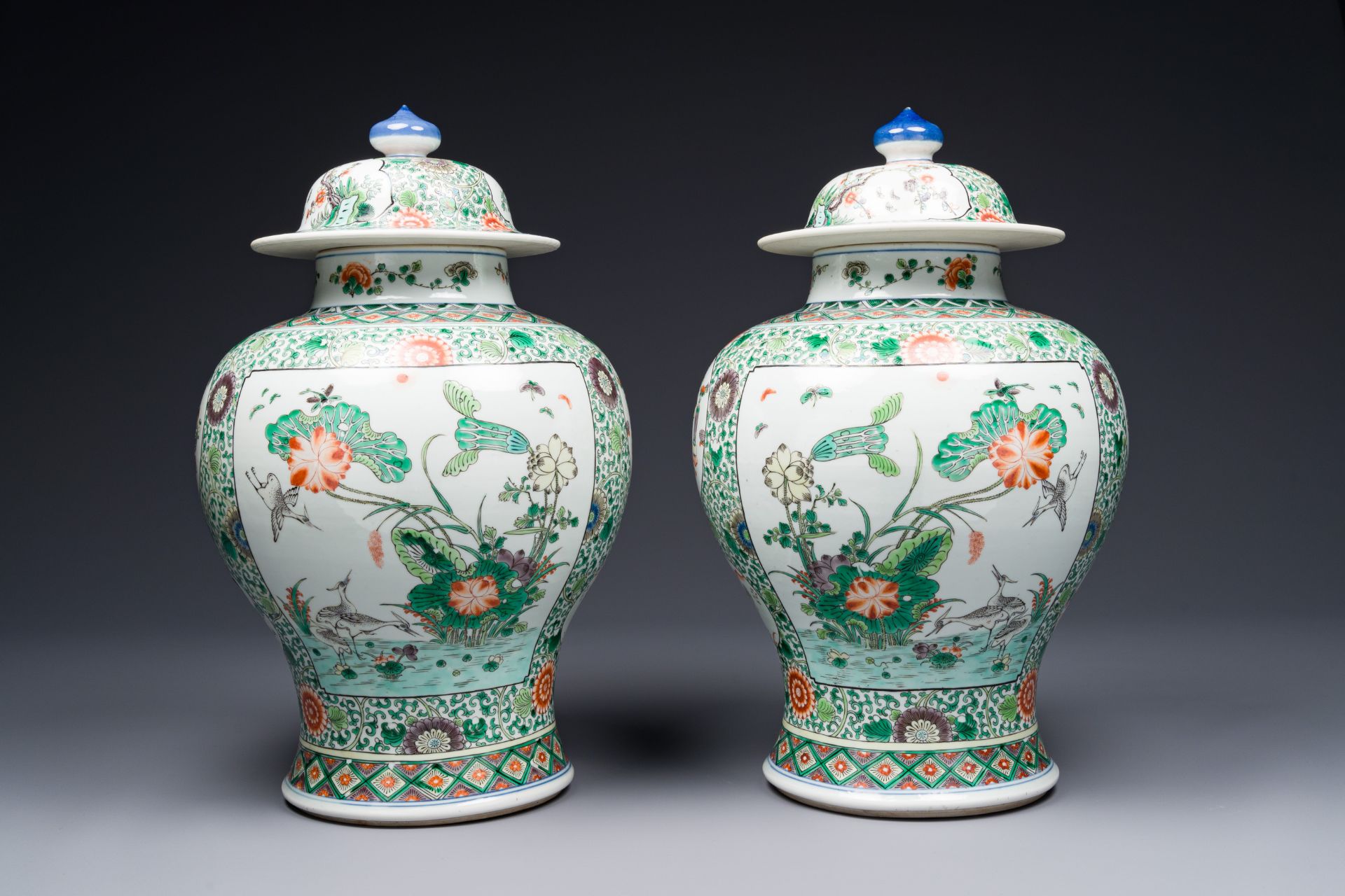 A pair of Chinese famille verte 'bird and flower' vases and covers, Kangxi mark, 19th C. - Image 3 of 8