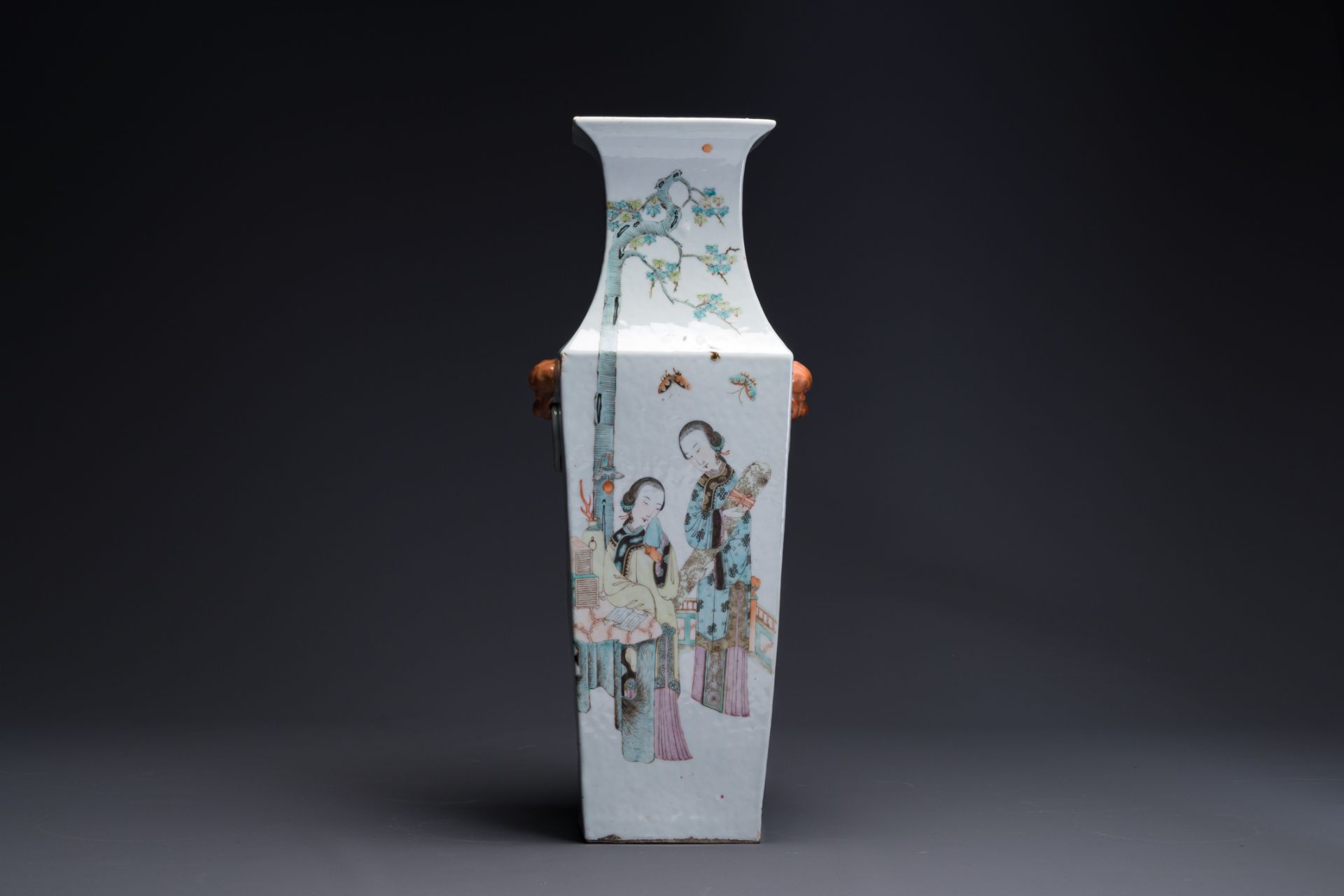 A square Chinese Qianjiang cai vase, signed Huang Ruming é»ƒæ±éŠ˜, 19/20th C. - Bild 3 aus 6