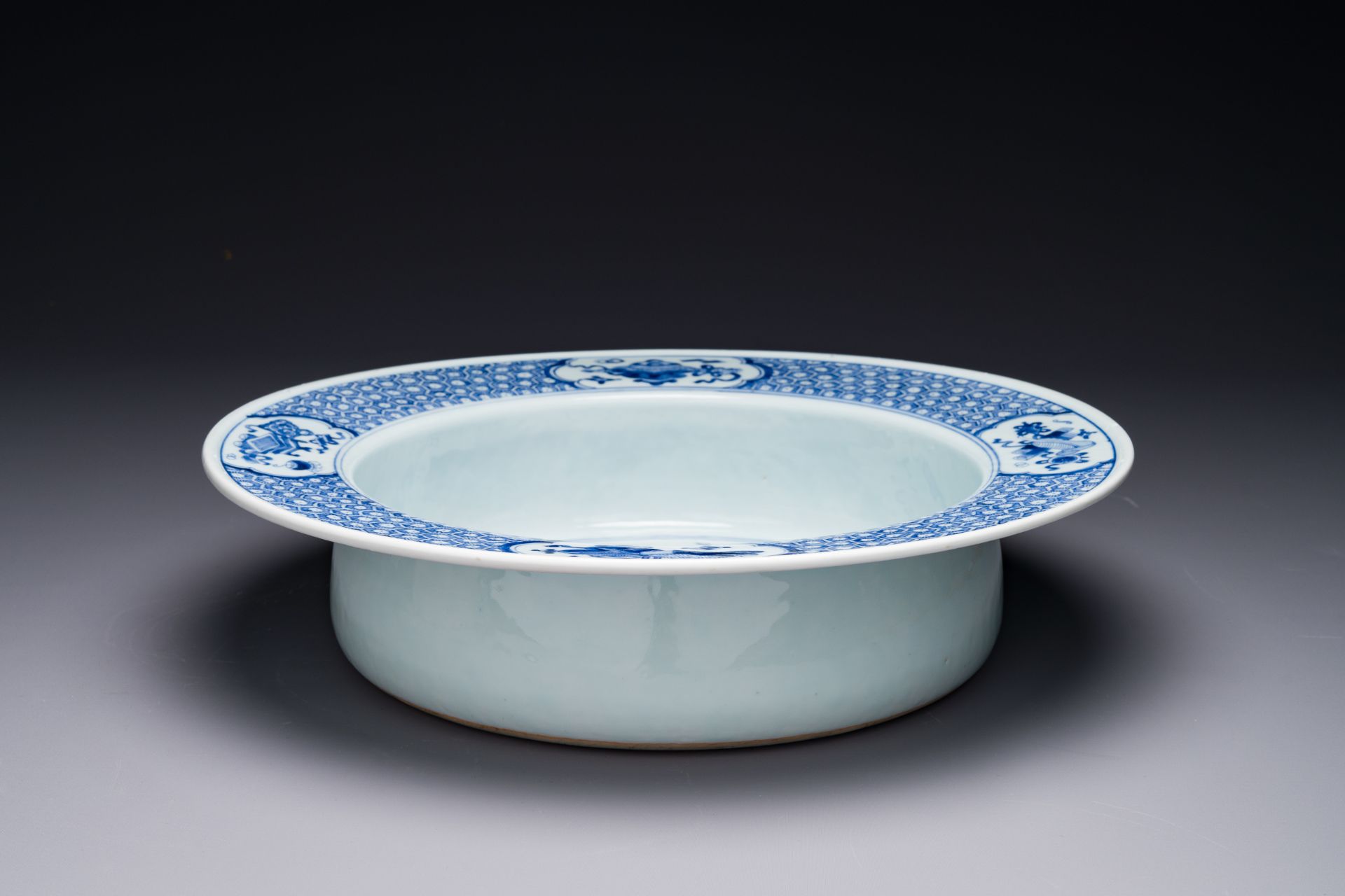 A Chinese blue and white 'Xi Xiang Ji' basin, Yongzheng - Bild 2 aus 3