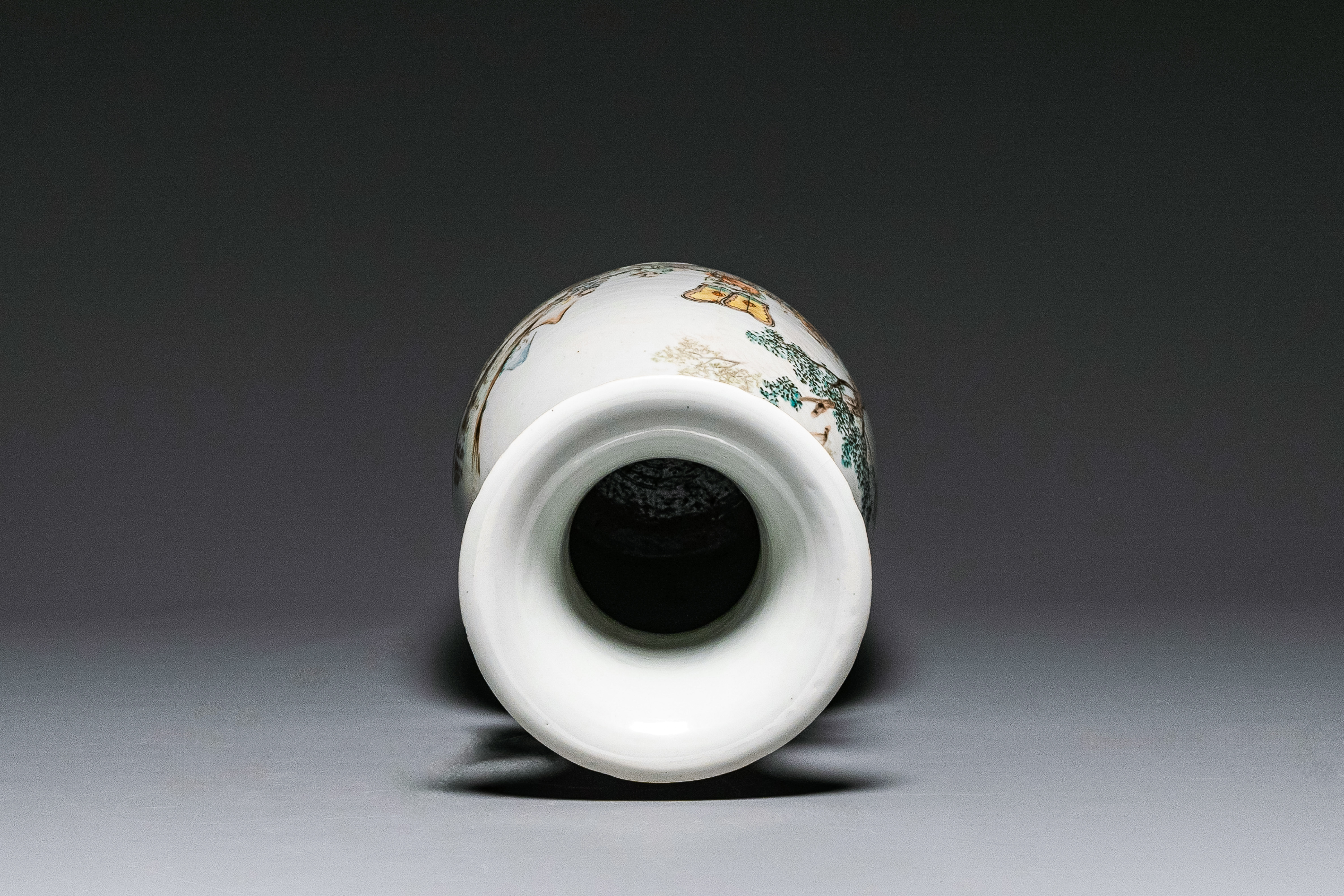 A Chinese qianjiang cai Vase, signed Wang Xingli æ±ªèˆˆé»Ž, 19/20th C. - Image 5 of 6