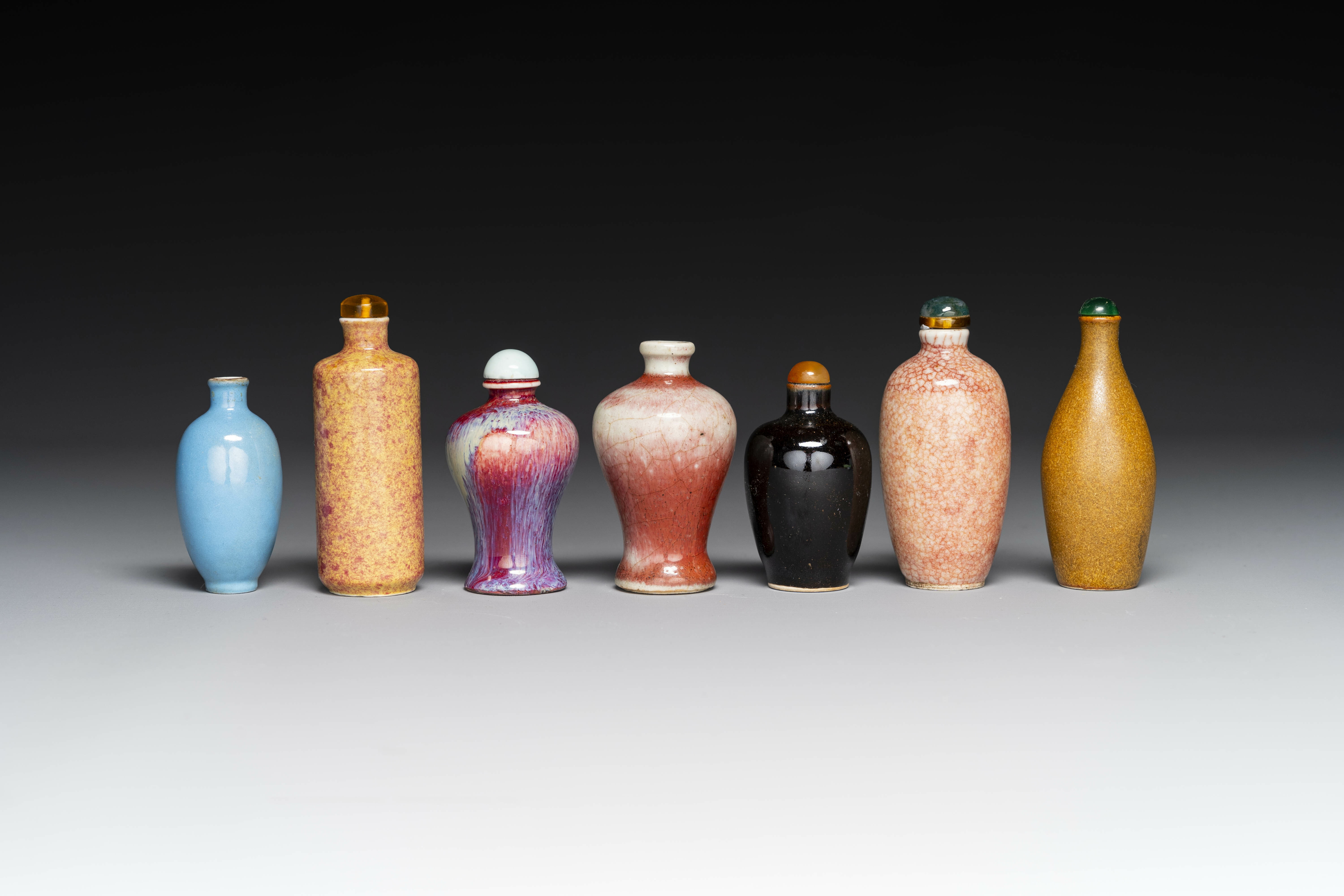 Seven varied Chinese monochrome snuff bottles, Kangxi mark, 18/19th C. - Image 5 of 7