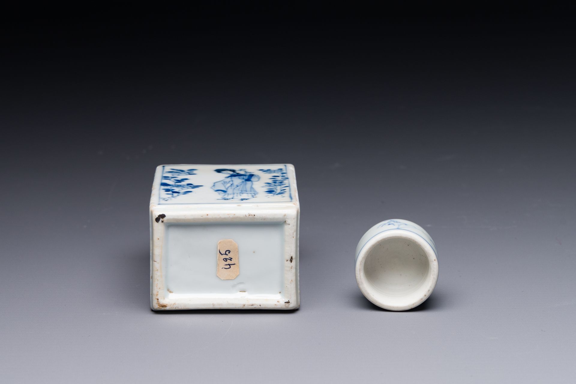 A rectangular Chinese blue and white 'Long Eliza' tea caddy and cover, Kangxi - Image 7 of 7