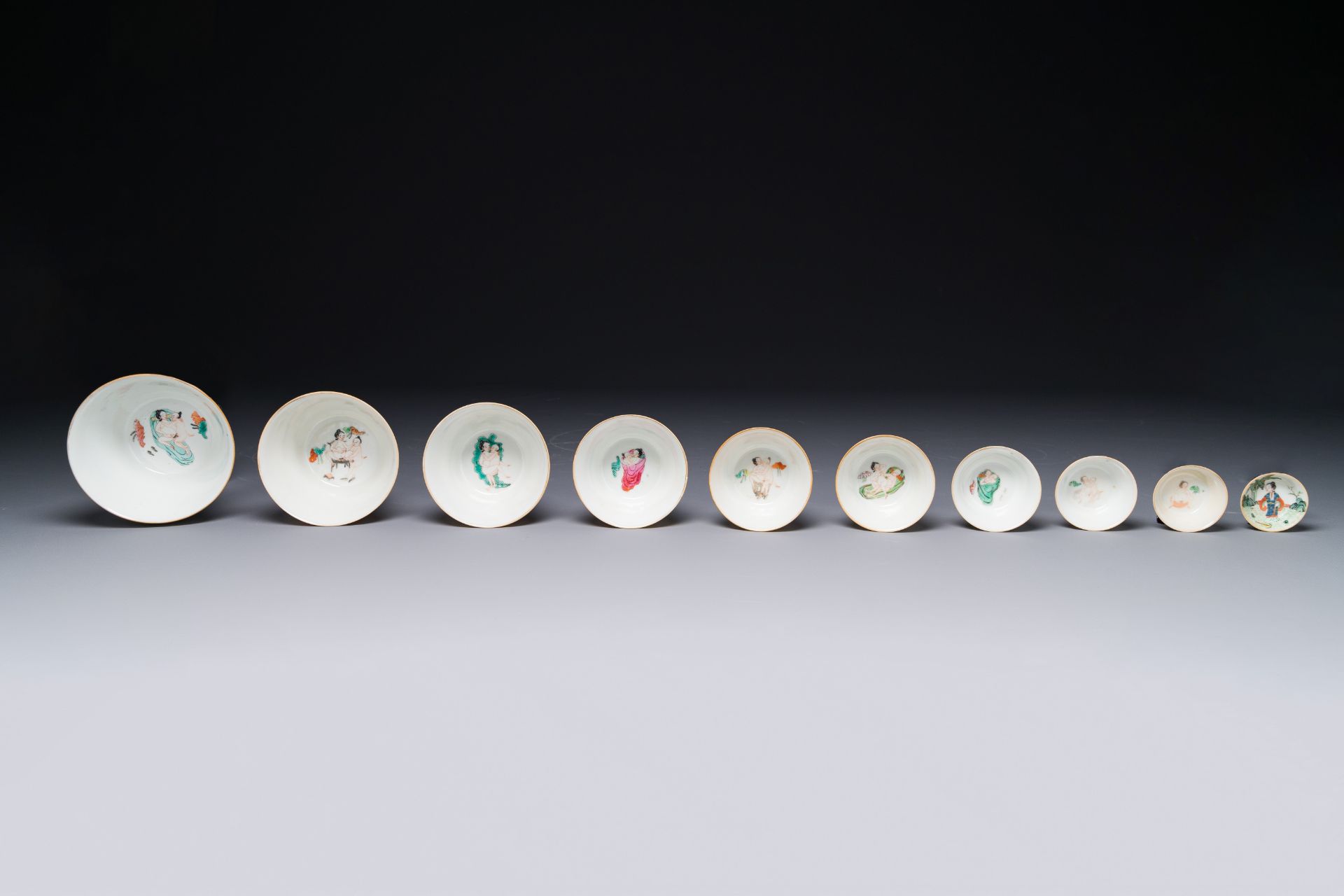 A rare set of ten Chinese famille rose 'erotic' nesting bowls, Daoguang mark and of the period - Bild 6 aus 17