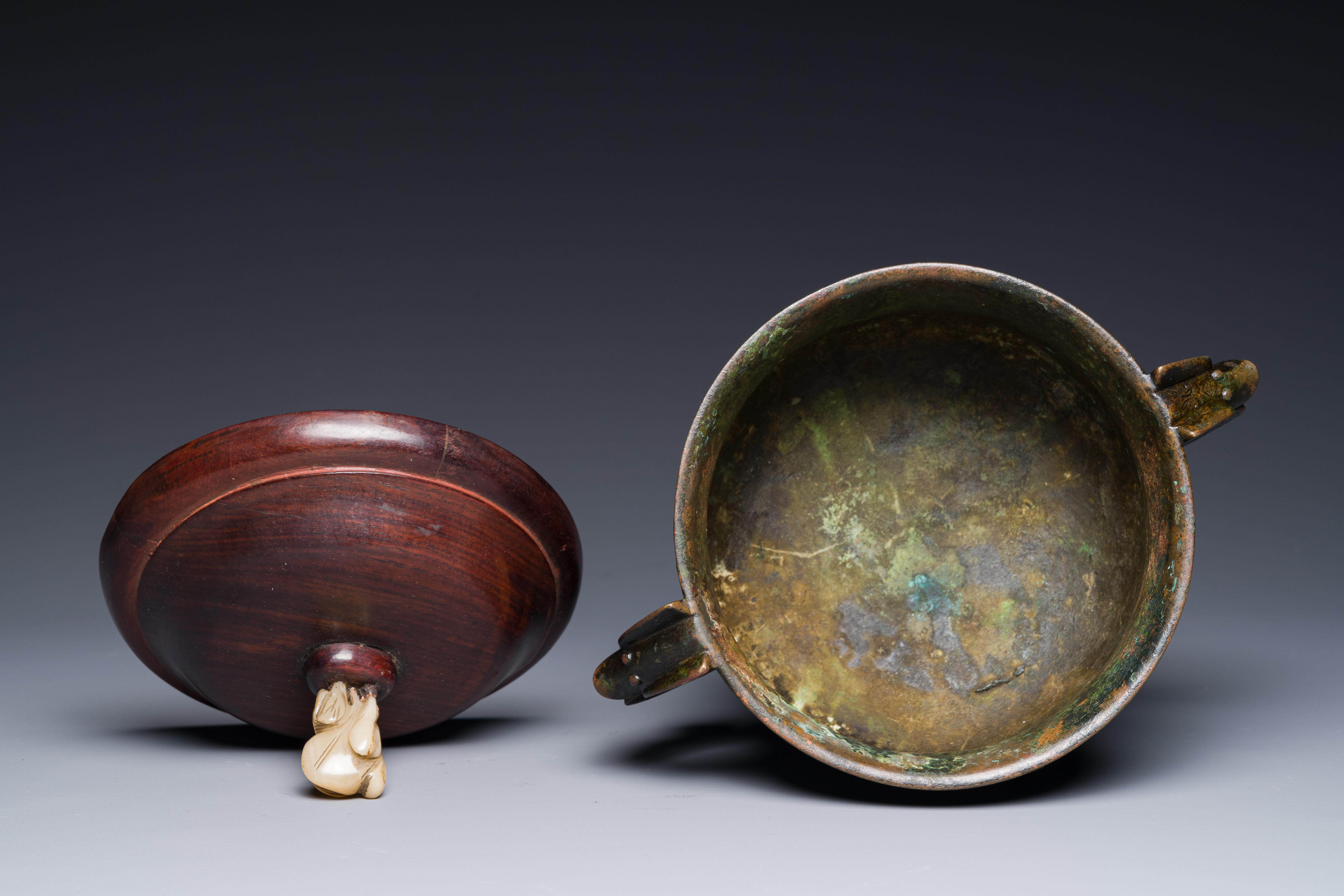 A Chinese unusual archaistic bronze censer with wooden cover, 'gui', Song - Image 17 of 21