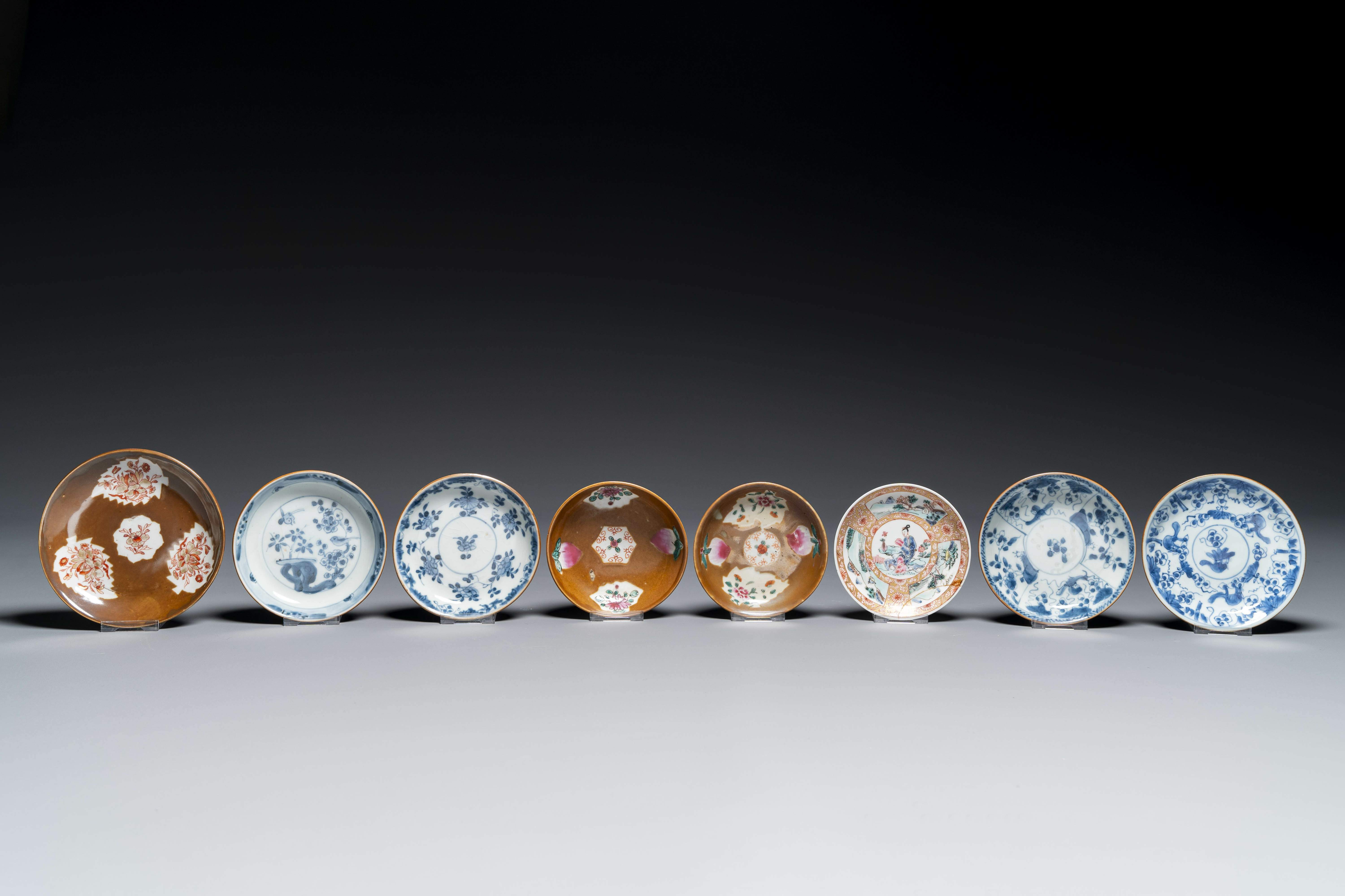 A varied collection of Chinese blue and white, famille rose and Imari-style porcelain, Yongzheng/Qia - Image 12 of 14