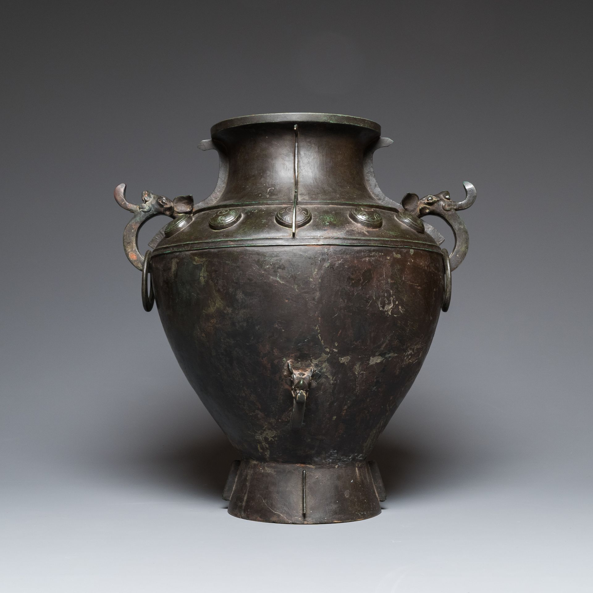 A rare massive Chinese archaistic bronze 'lei' wine vessel with inscription, Song - Image 12 of 30