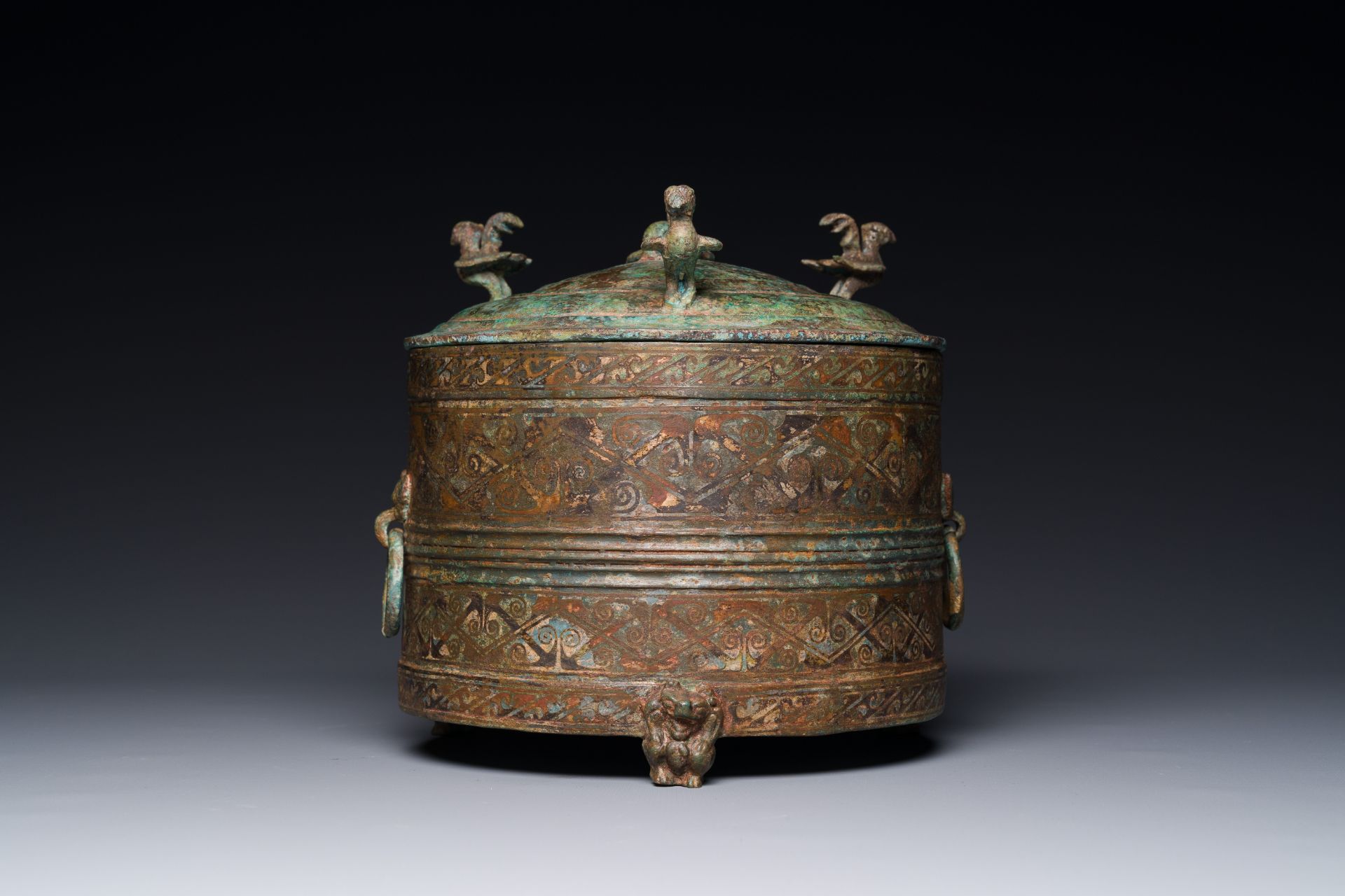 A rare Chinese archaic silver-inlaid bronze cosmetic box and cover, 'lian', Western Han - Image 4 of 21