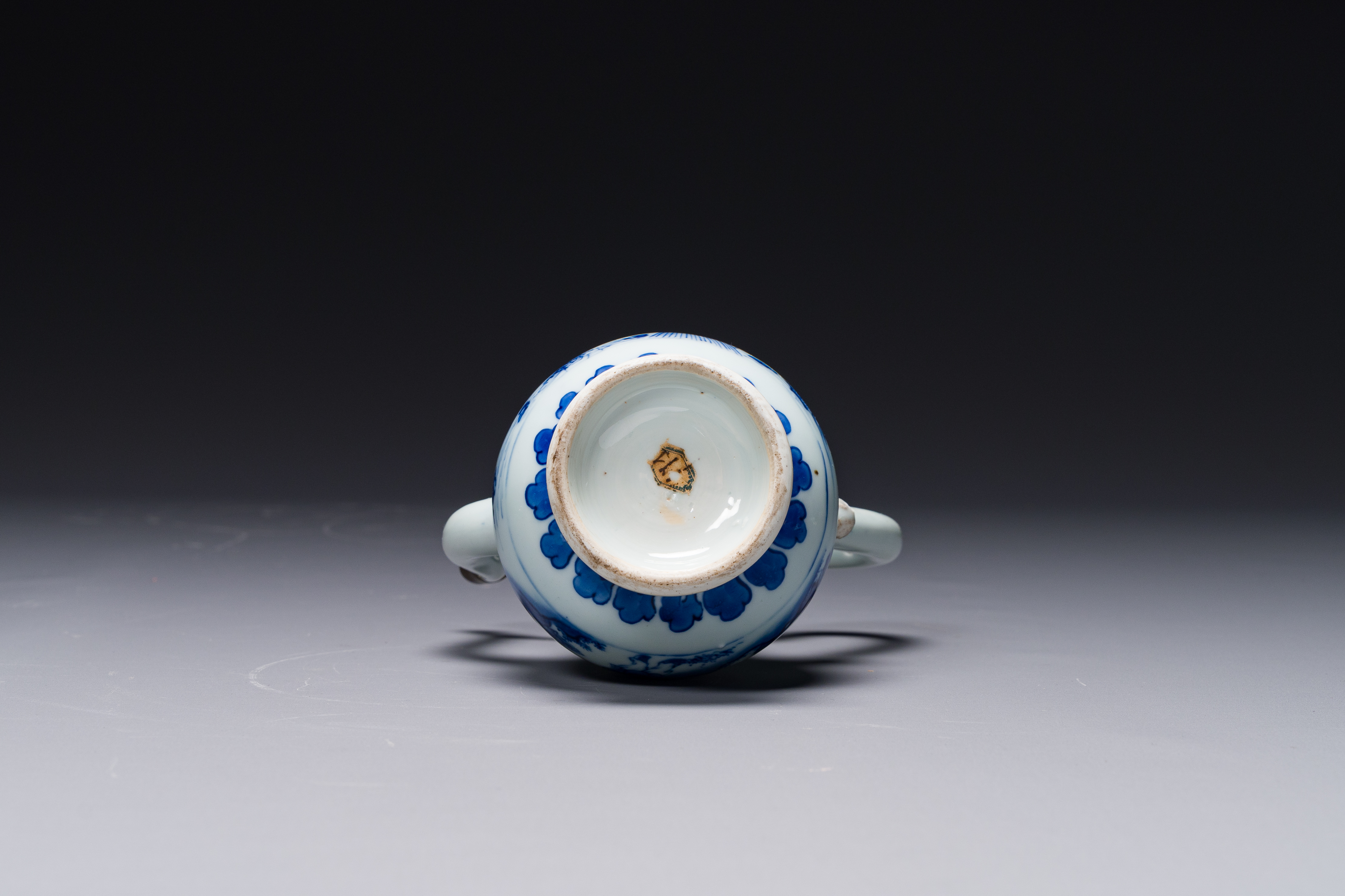A Chinese blue and white 'fisherman and woodcutter' ewer and cover, Transitional period - Image 6 of 6