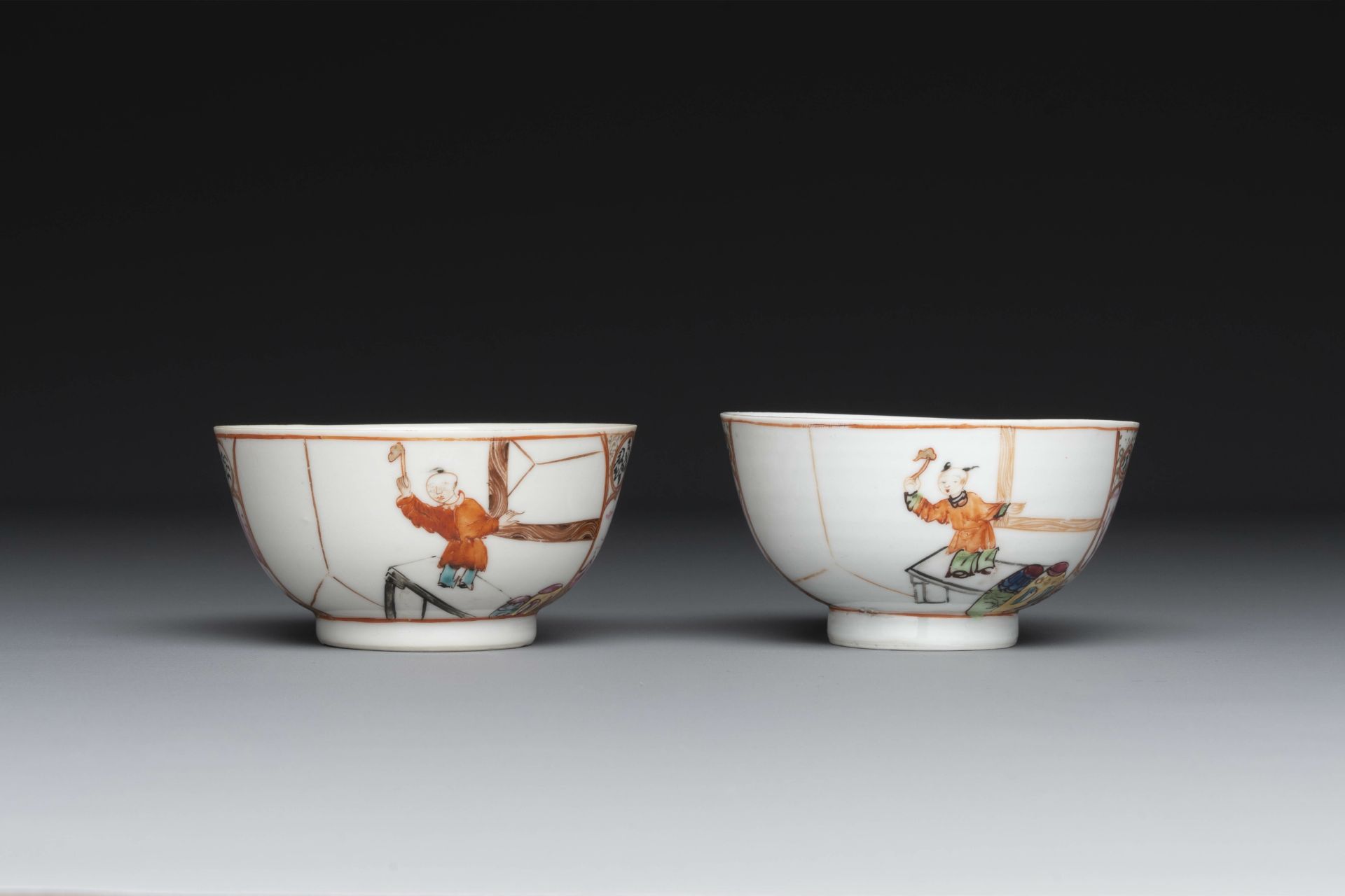 A varied collection of Chinese famille rose and verte porcelain, 18/19th C. - Bild 8 aus 19