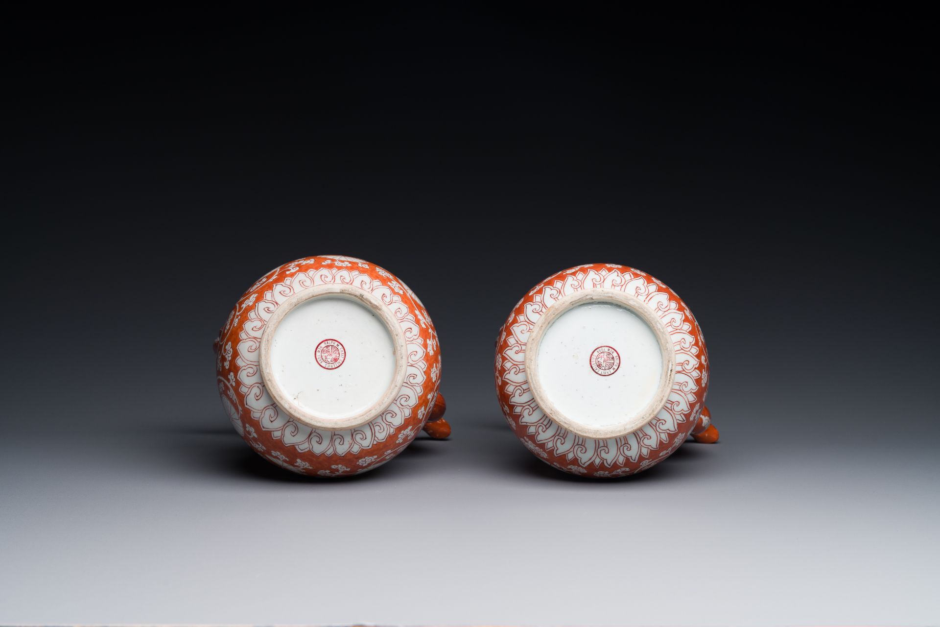 A pair of rare Chinese iron-red-enamelled 'chrysanthemum scroll' ewers, Kangxi - Image 7 of 7