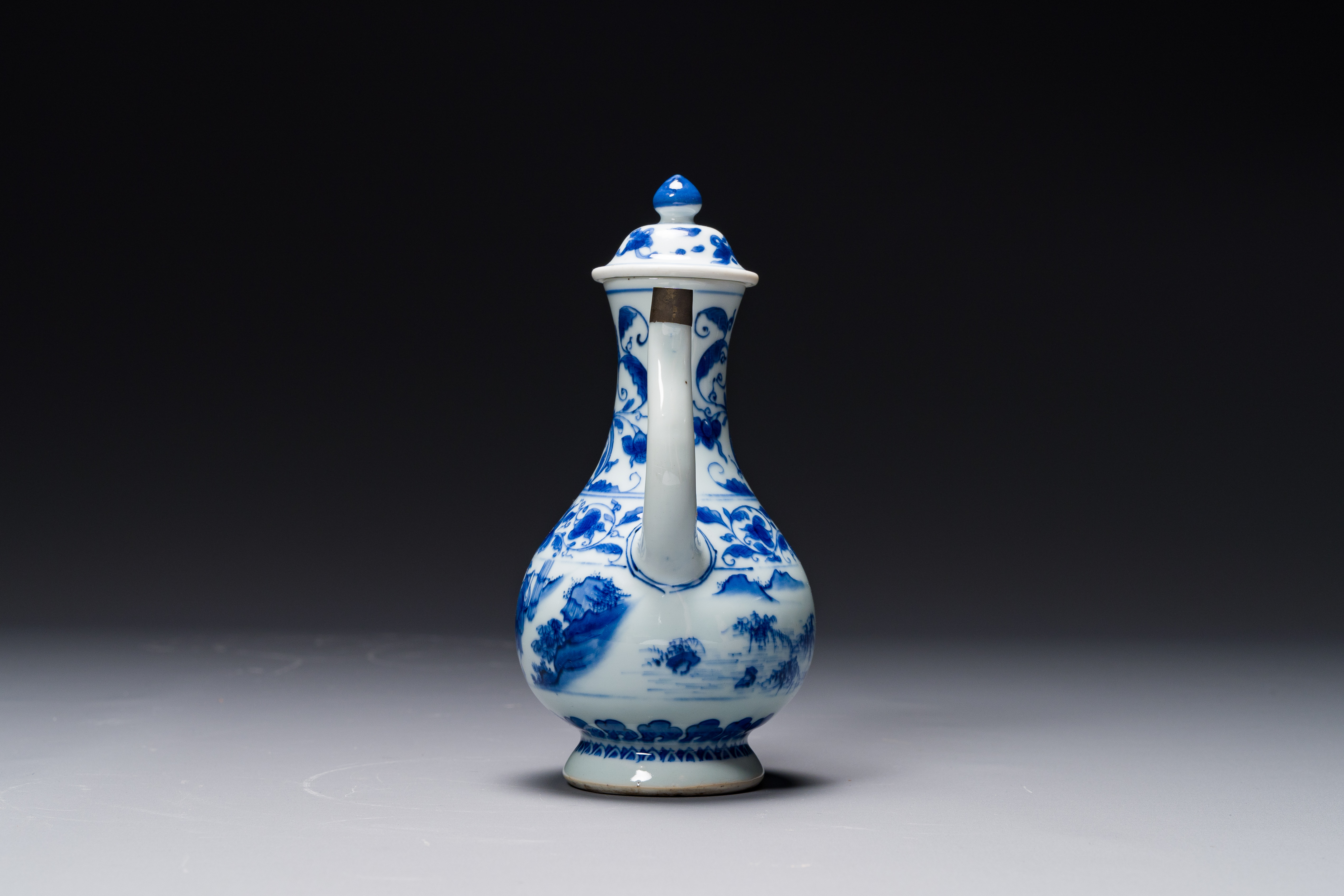 A Chinese blue and white 'fisherman and woodcutter' ewer and cover, Transitional period - Image 4 of 6