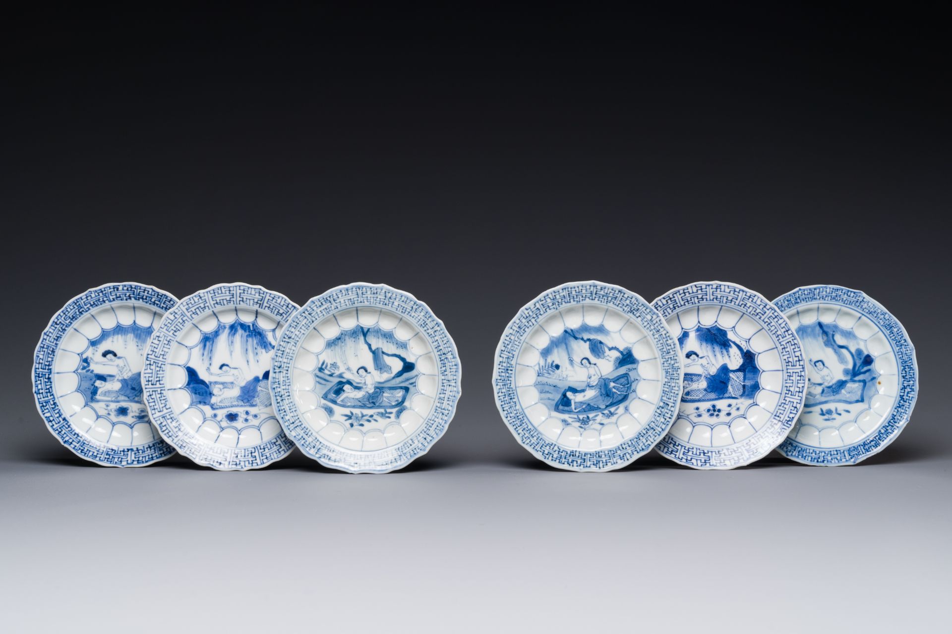 Six Chinese blue and white 'acupuncture' saucers, Kangxi - Bild 3 aus 5