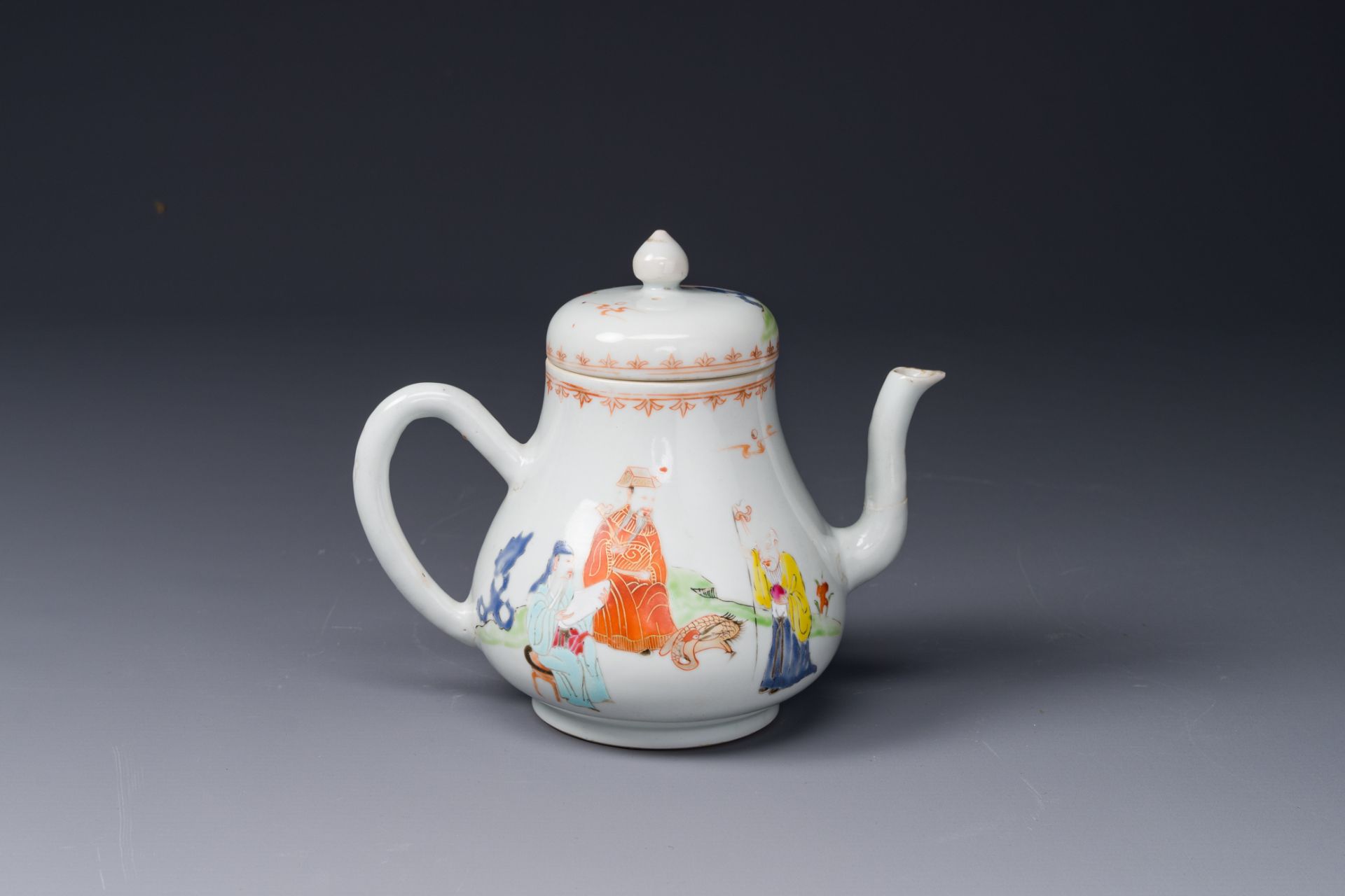 A Chinese Canton famille rose 'mandarin subject' tureen and cover on stand and a teapot and cover, Q - Bild 13 aus 14