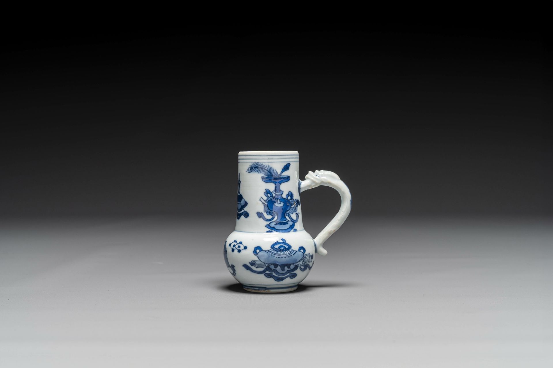 A group of six pieces of Chinese blue and white porcelain, Kangxi - Bild 11 aus 13