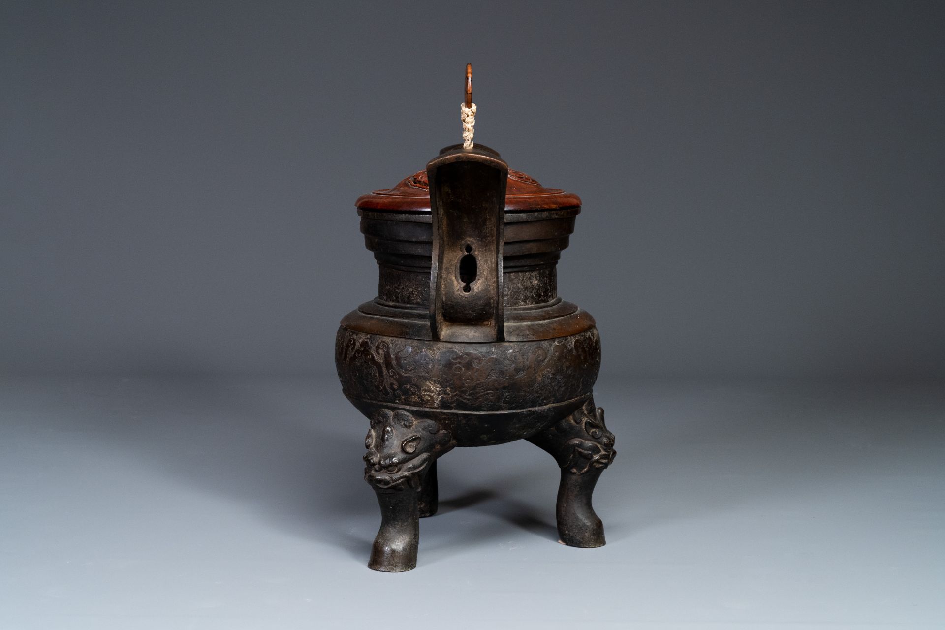 An important Chinese bronze tripod 'taotie' censer with wooden lid, Ming - Bild 12 aus 18