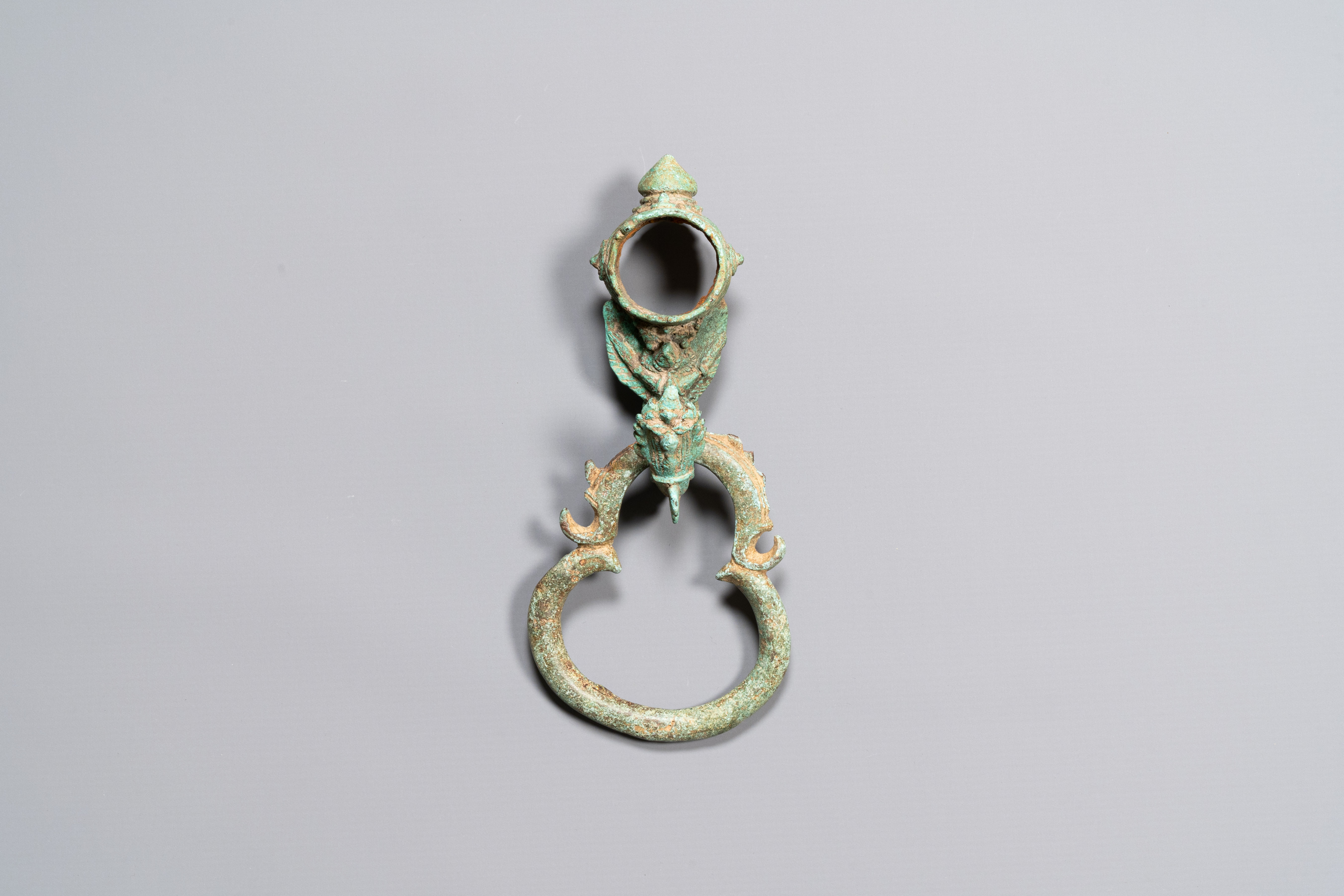 A bronze Khmer Bayon-style hanging hook from a palanquin, Angkor period, 12/13th C. - Image 4 of 30