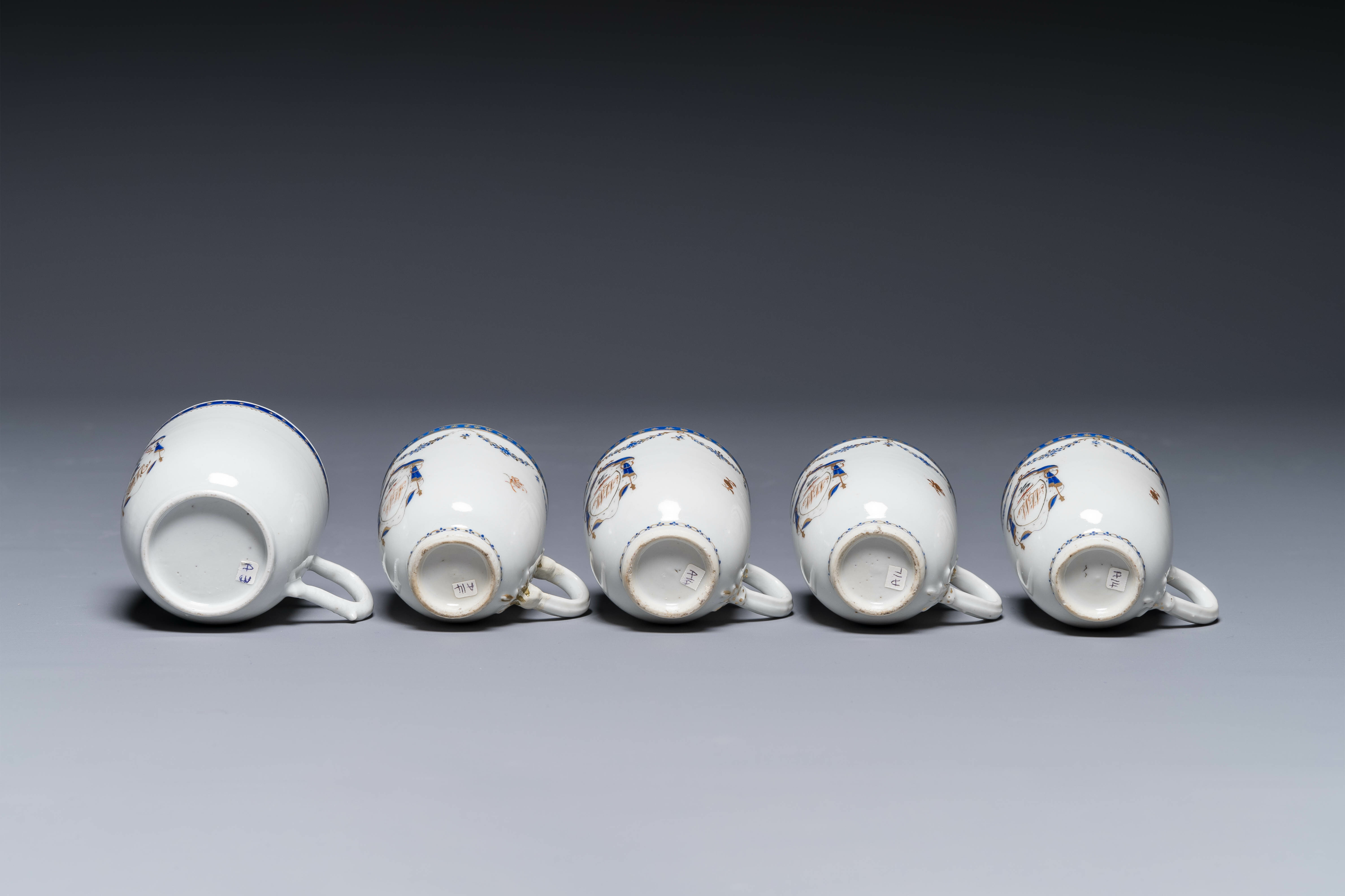 A varied collection of nine pieces Chinese export porcelain, Qianlong/Jiaqing - Image 5 of 12