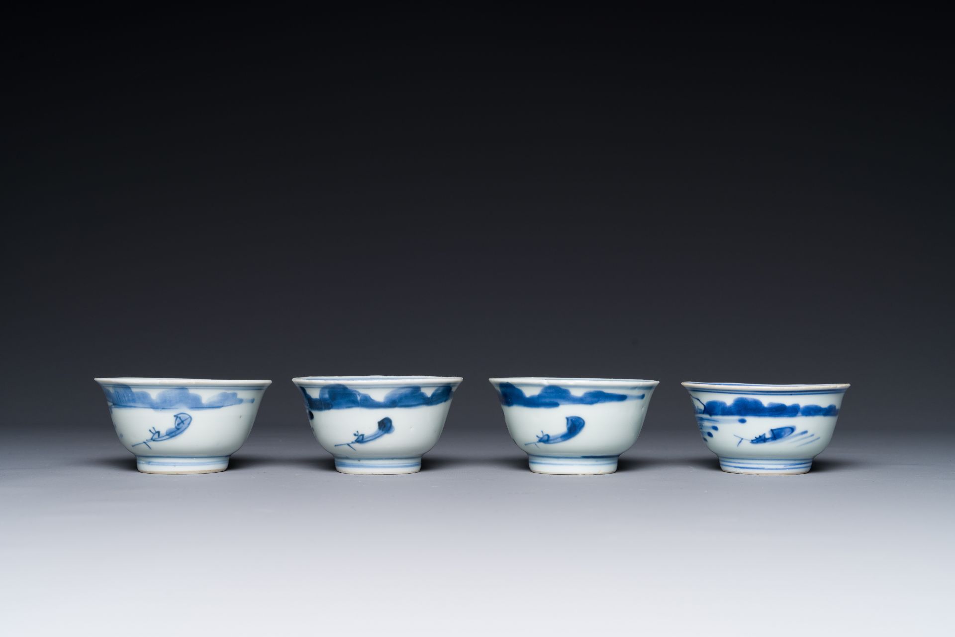 Seven Chinese blue and white cups and six saucers, Transitional period/early Kangxi - Bild 5 aus 6