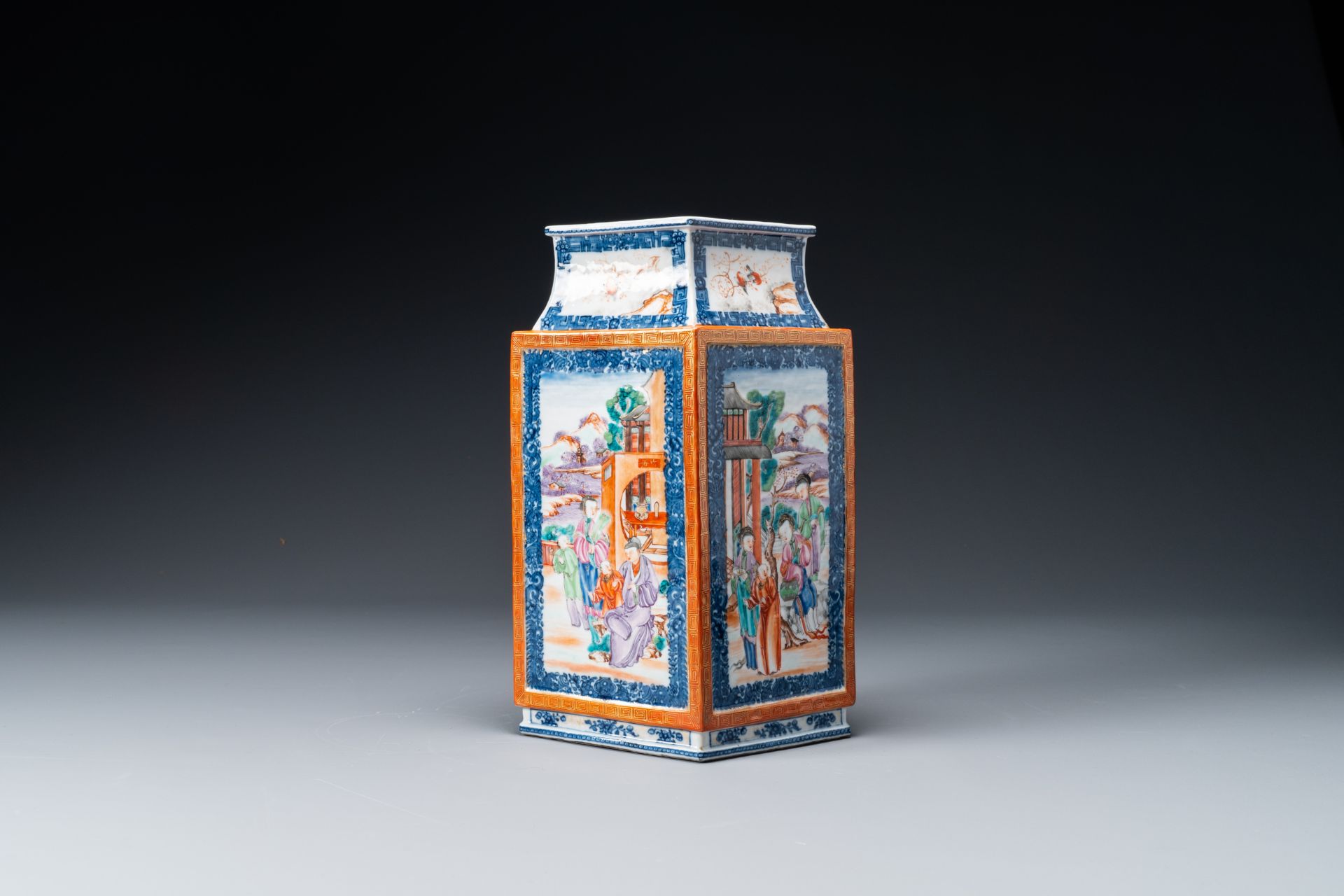A Chinese Canton famille rose lozenge-shaped 'Mandarin subject' vase, Qianlong - Bild 2 aus 9