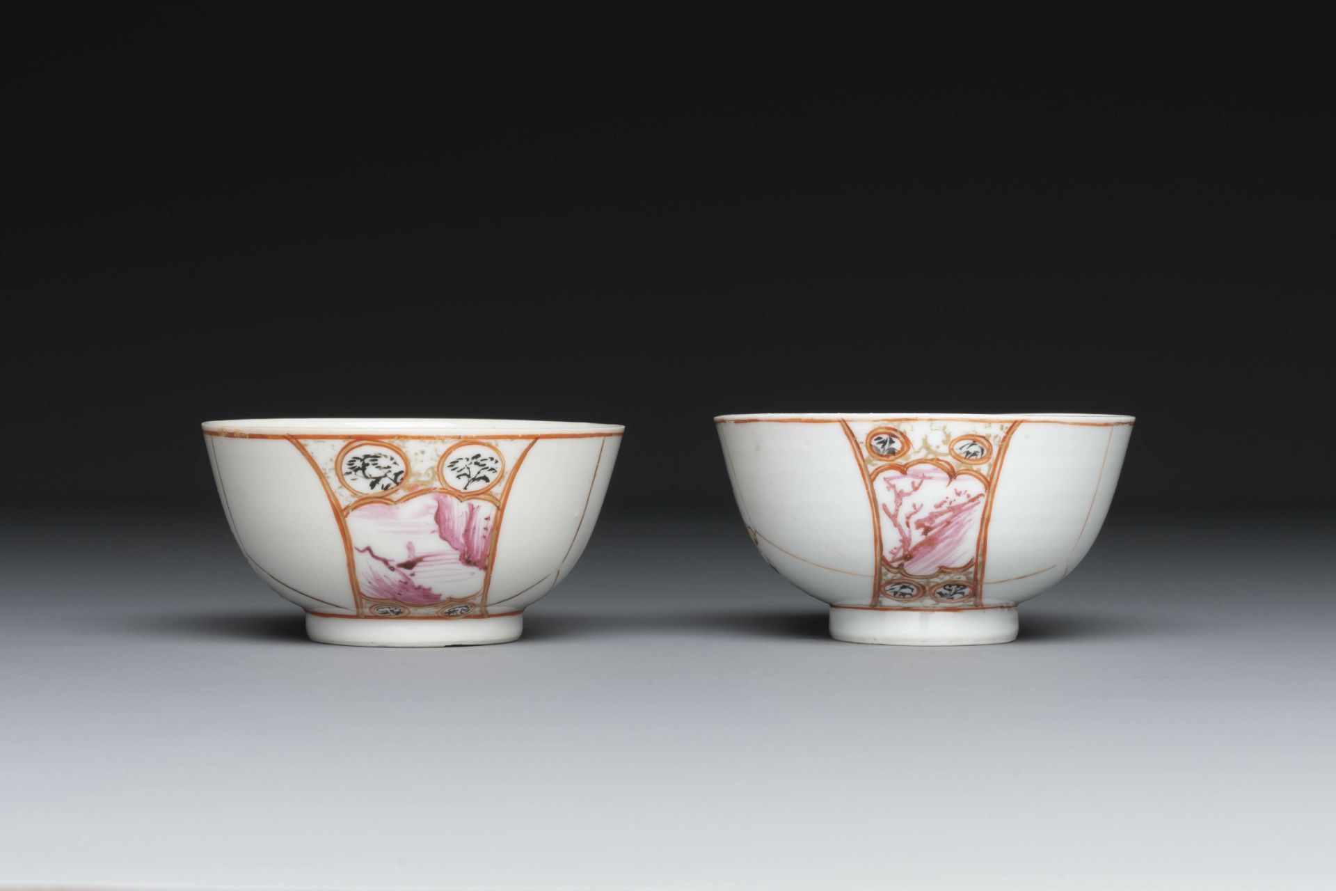 A varied collection of Chinese famille rose and verte porcelain, 18/19th C. - Image 9 of 19