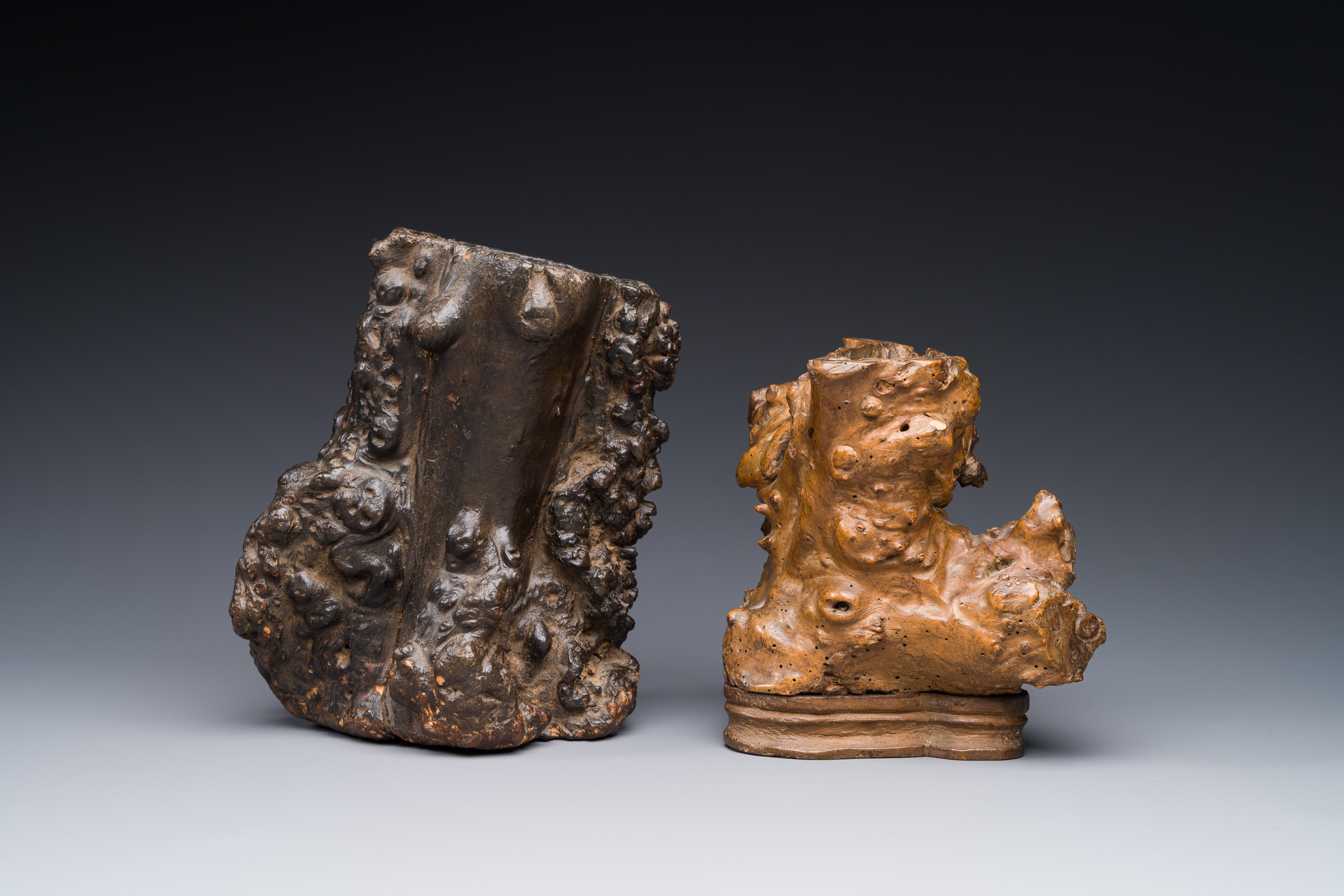 Two Chinese burl wood brush pots, 'bitong', 19th C. - Bild 2 aus 3