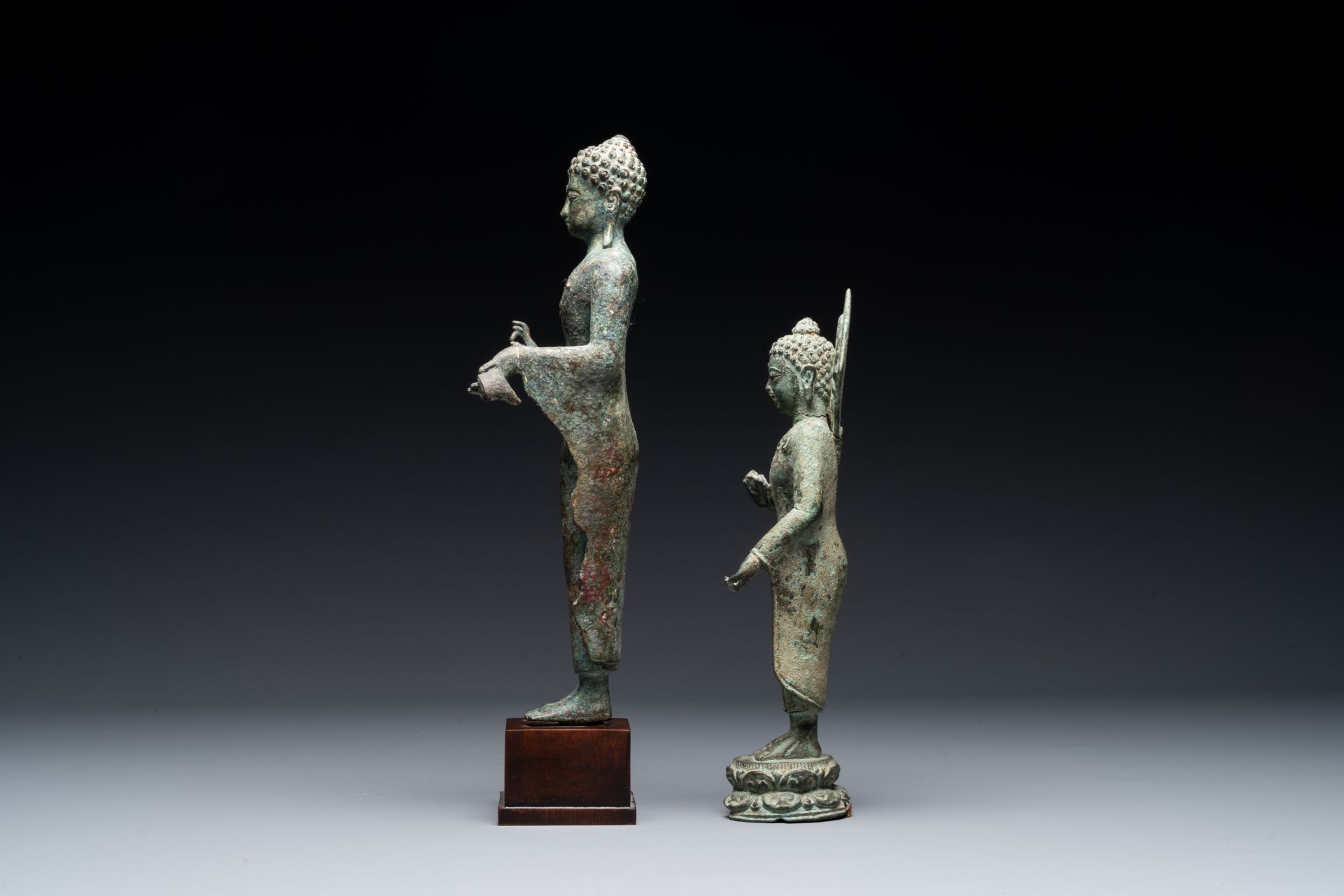 Two bronze figures of a standing Bodhisattva, Central Java, 11/13th C. - Bild 6 aus 18