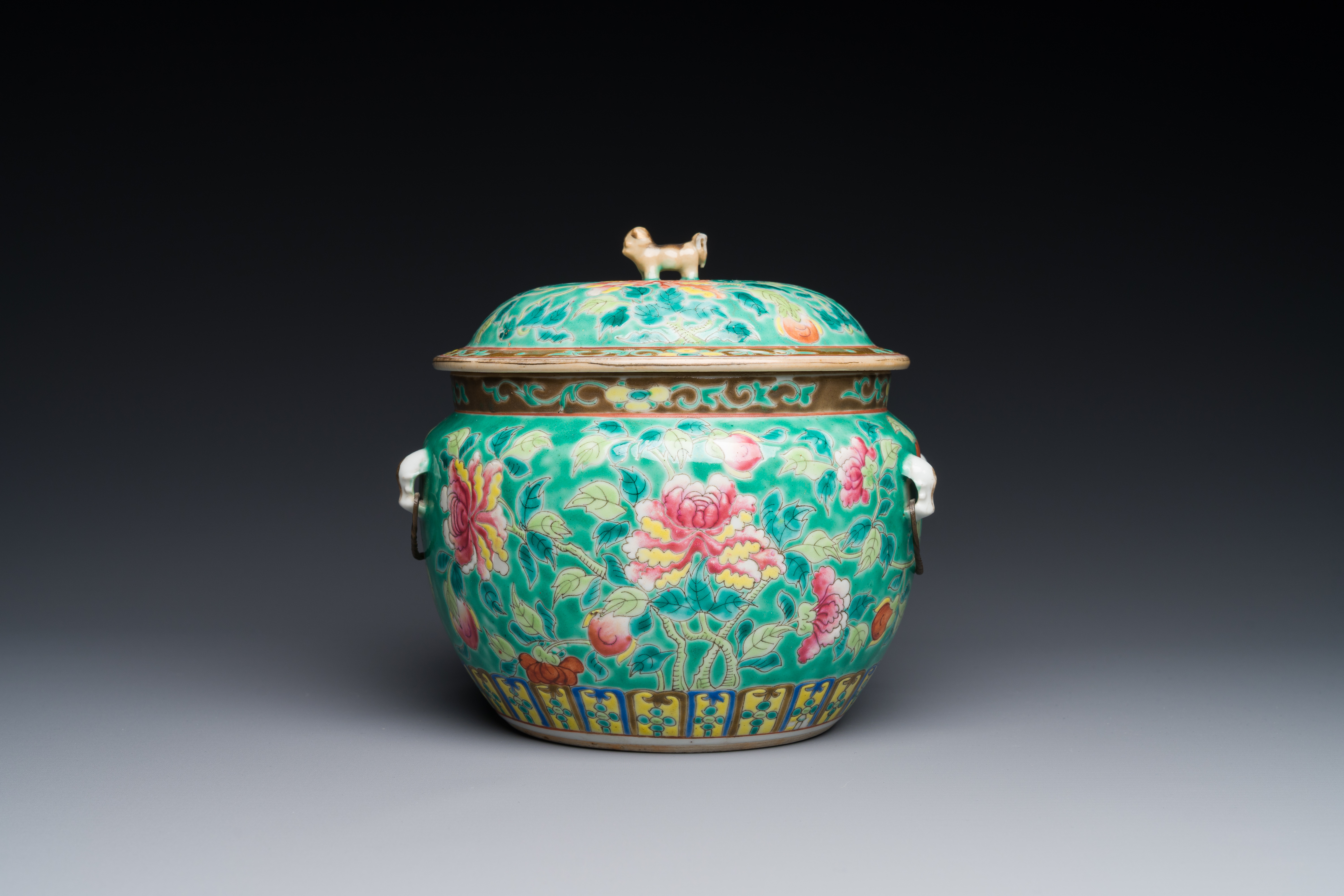 A Chinese famille rose 'kamcheng' bowl and cover for the Straits or Peranakan market, 19th C. - Image 2 of 4