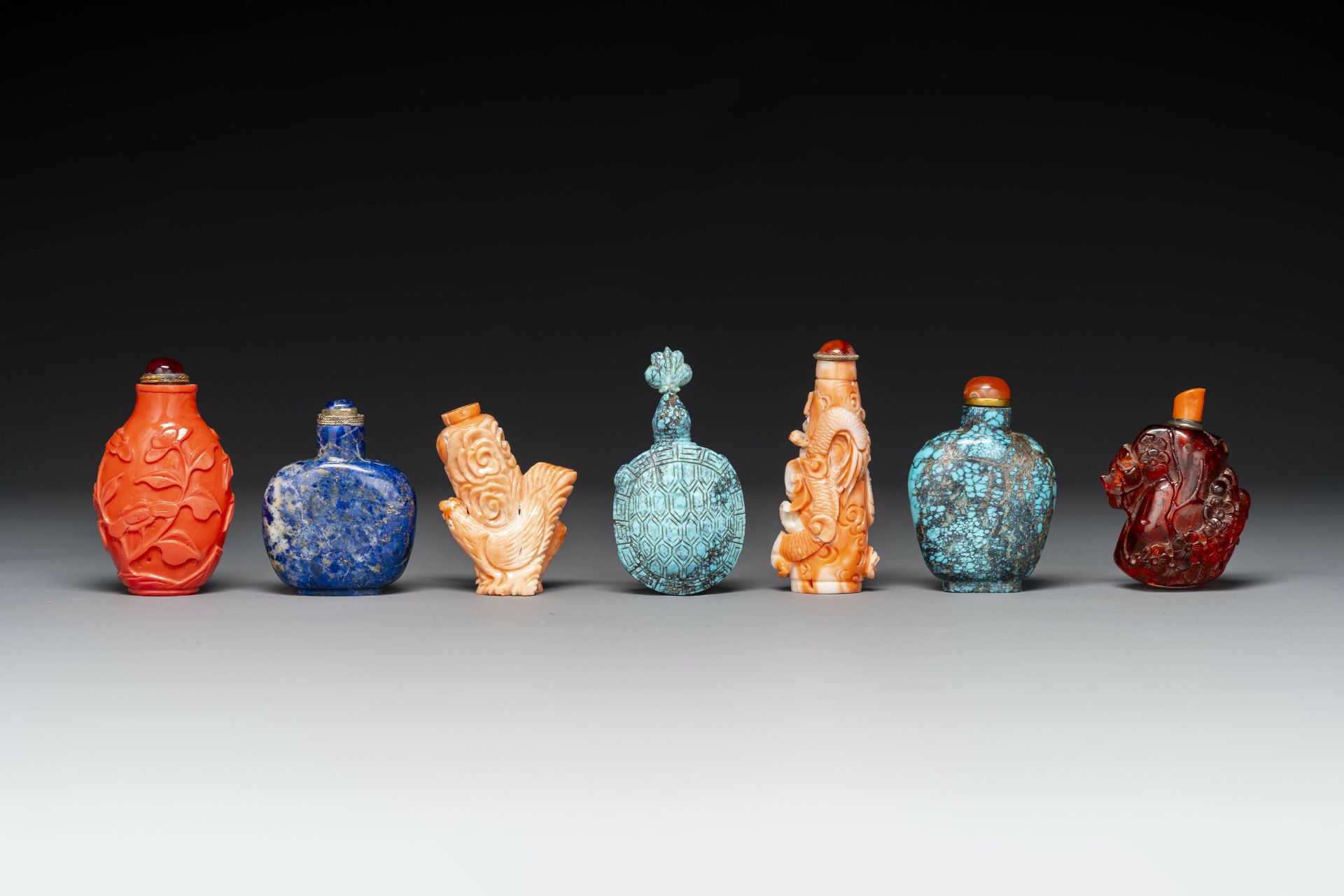 Seven varied Chinese snuff bottles of precious stone, red coral, glass and amber, 19th C. - Image 5 of 7