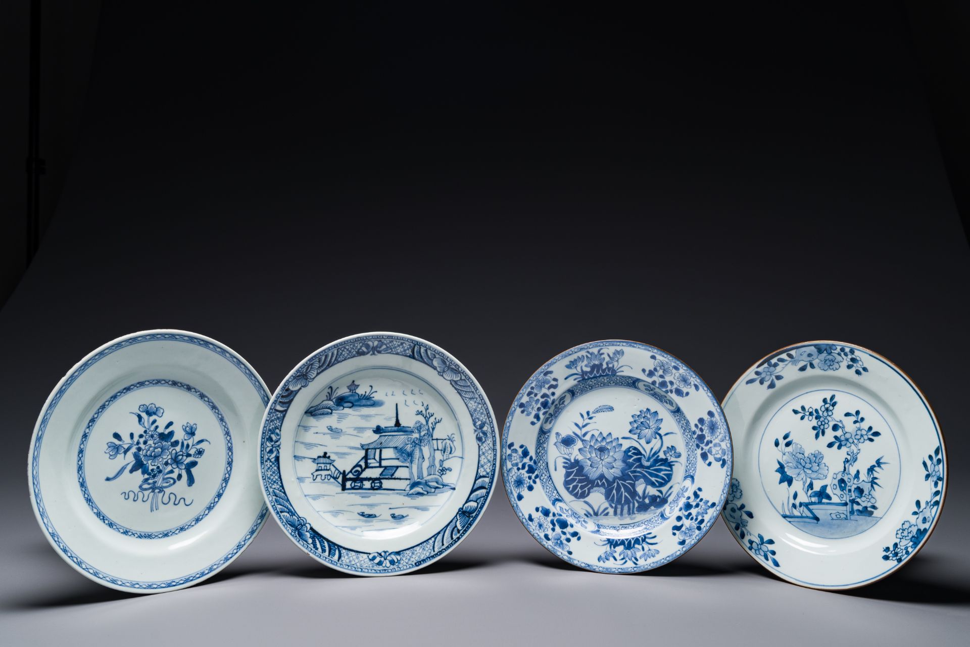 A Chinese blue and white covered tureen, a dish and four plates, Qianlong - Image 4 of 7