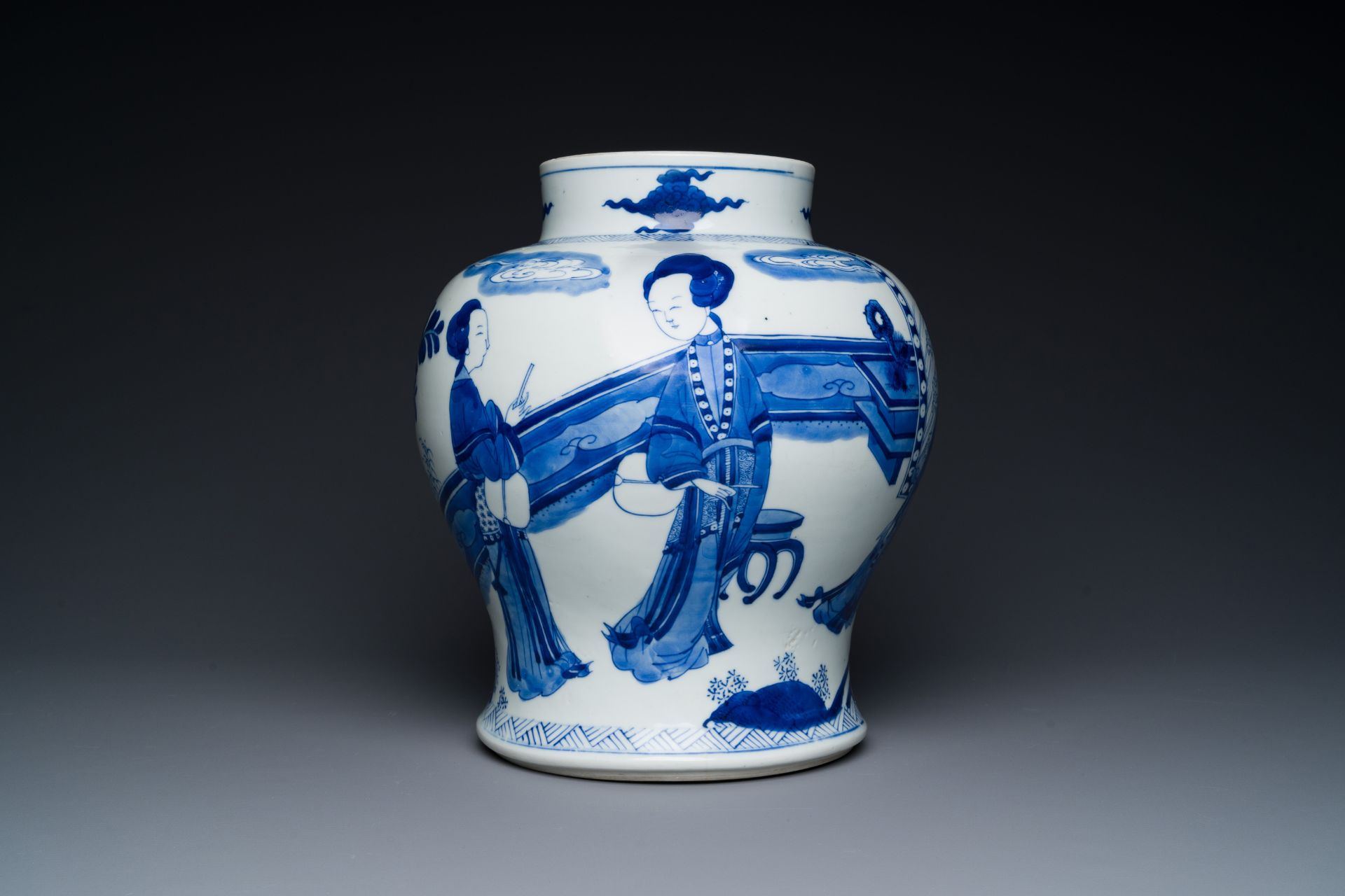 A Chinese blue and white 'Long Eliza' vase, Kangxi - Bild 3 aus 7