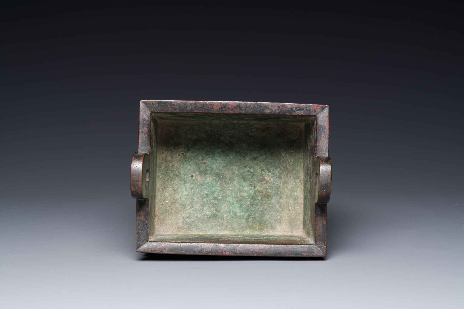 A Chinese Western Zhou-style rectangular bronze 'fangding' censer, Ming - Bild 7 aus 8