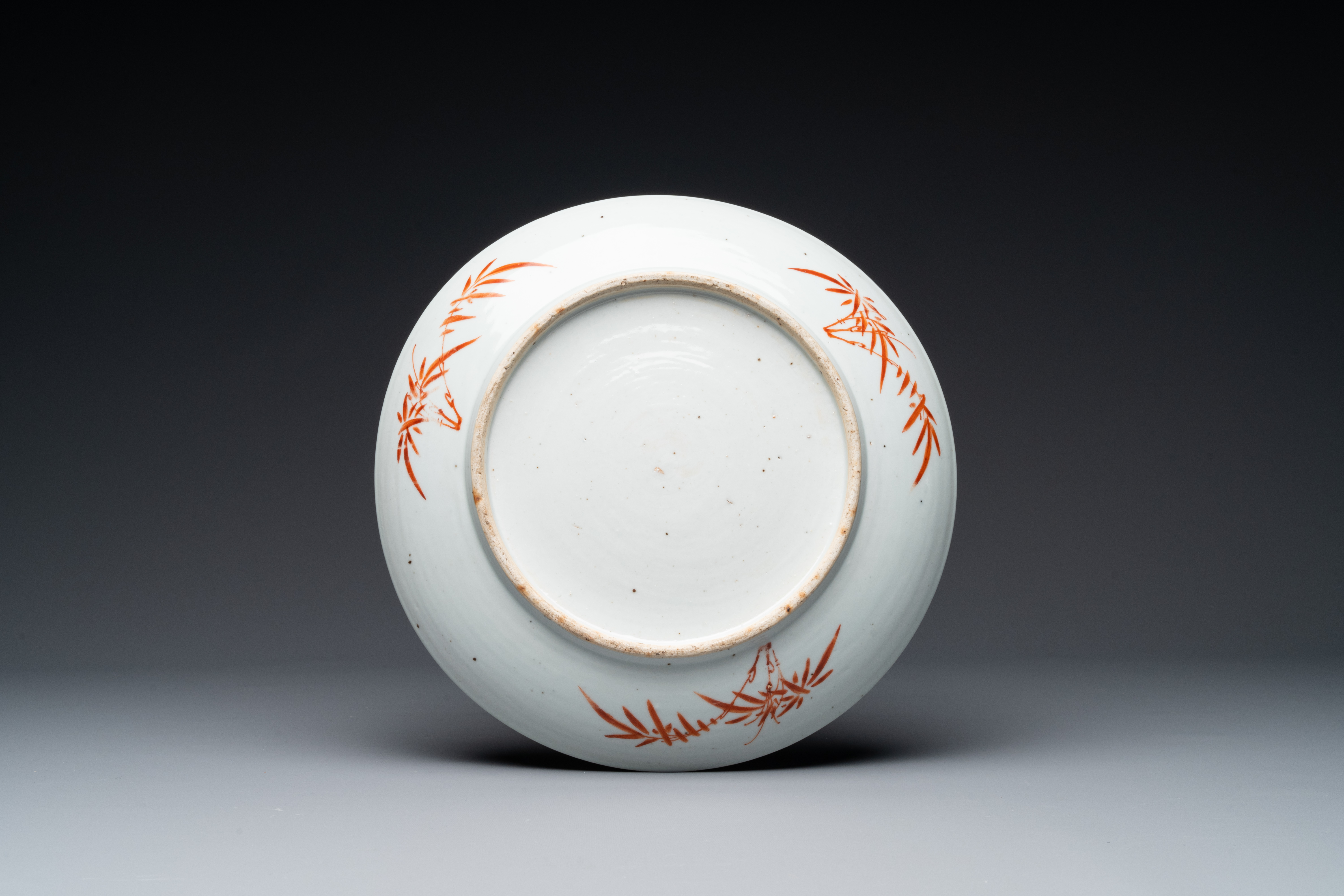 A Chinese famille verte dish, a famille rose basin and a dish, 19th C. - Image 8 of 8