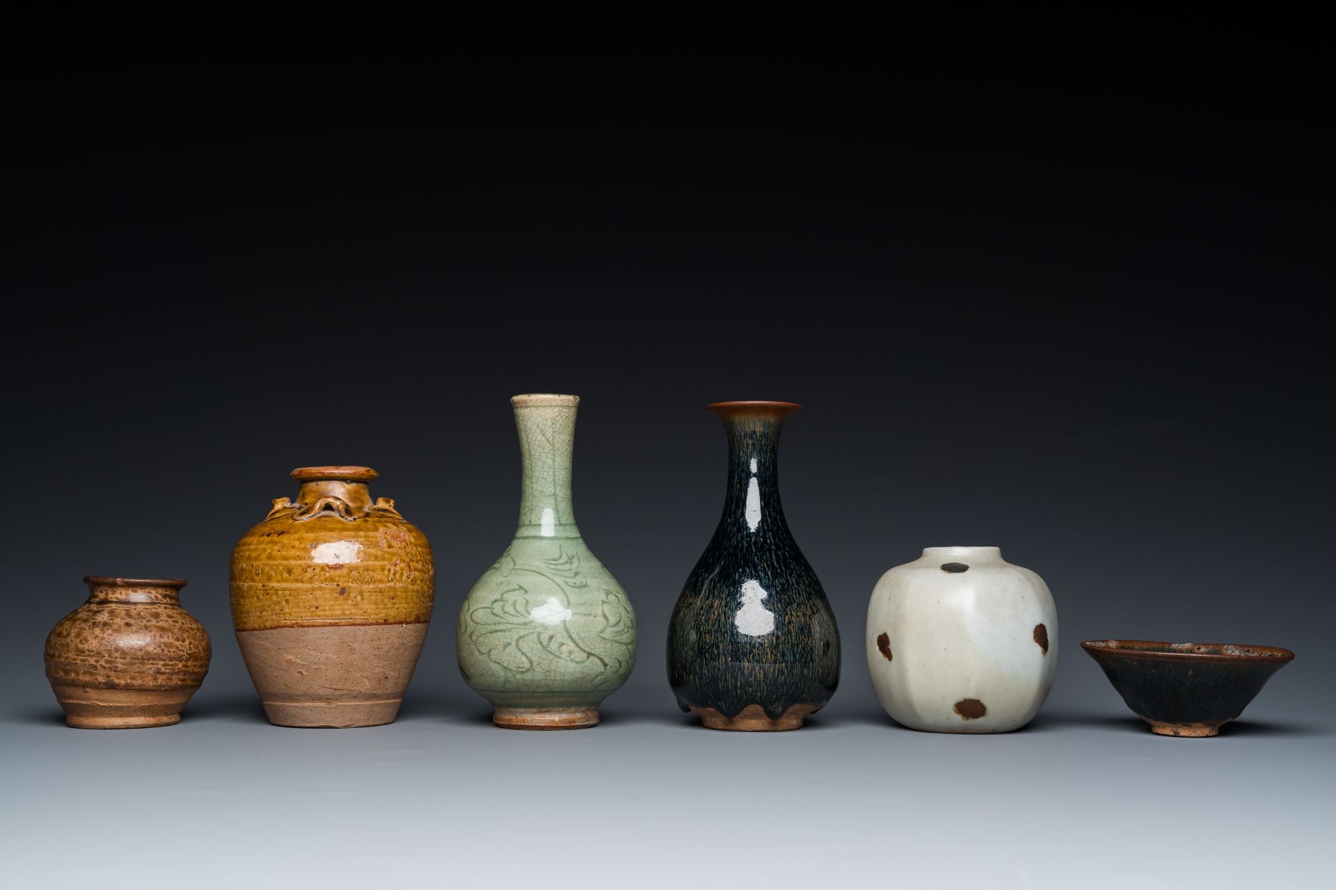 Five various Chinese monochrome-glazed vases and a bowl, Yuan and later - Image 2 of 7