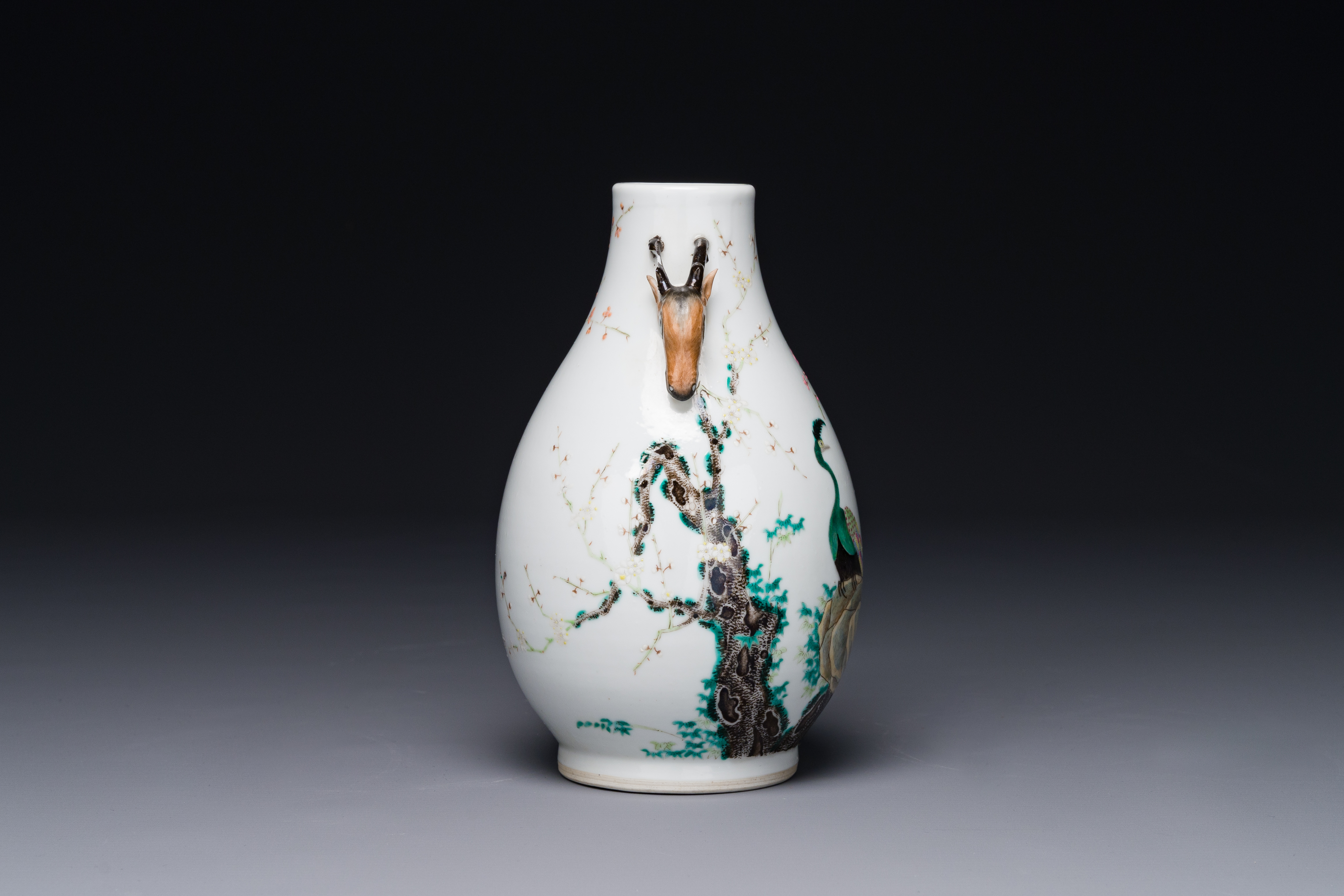 A Chinese famille rose 'hu' vase with peacocks, Yongzheng mark, 19th C. - Image 2 of 6