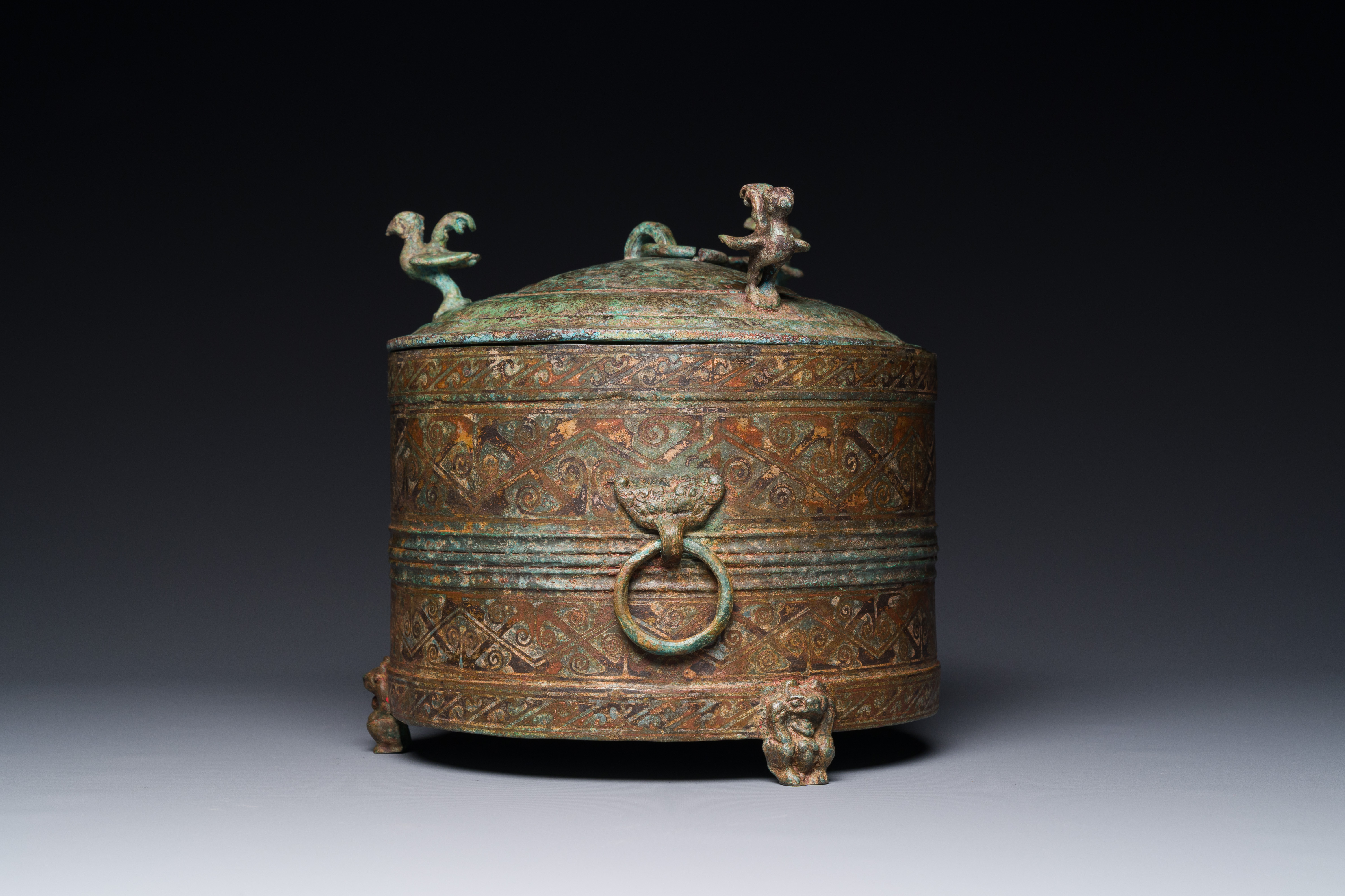 A rare Chinese archaic silver-inlaid bronze cosmetic box and cover, 'lian', Western Han - Image 8 of 21