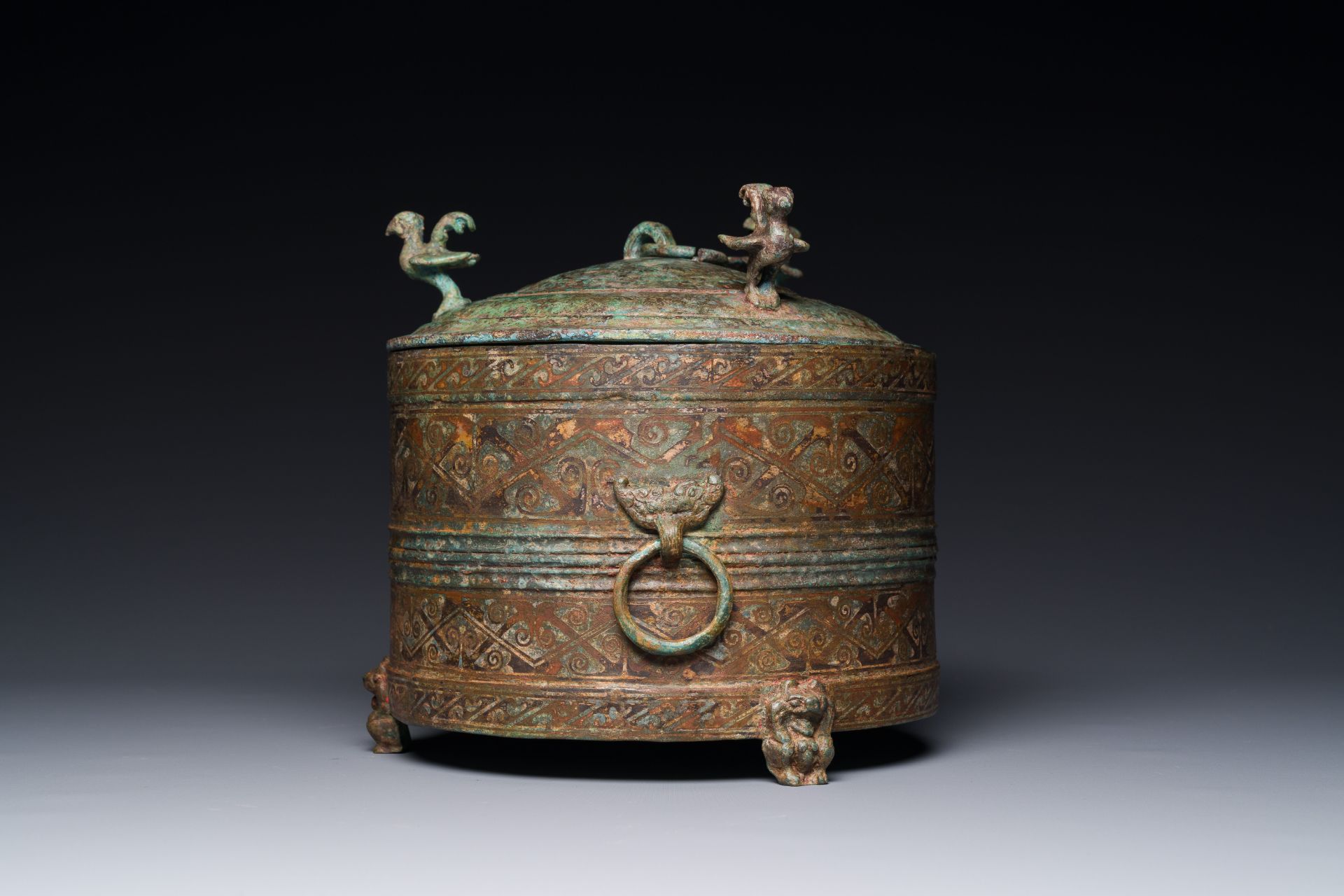 A rare Chinese archaic silver-inlaid bronze cosmetic box and cover, 'lian', Western Han - Bild 8 aus 21