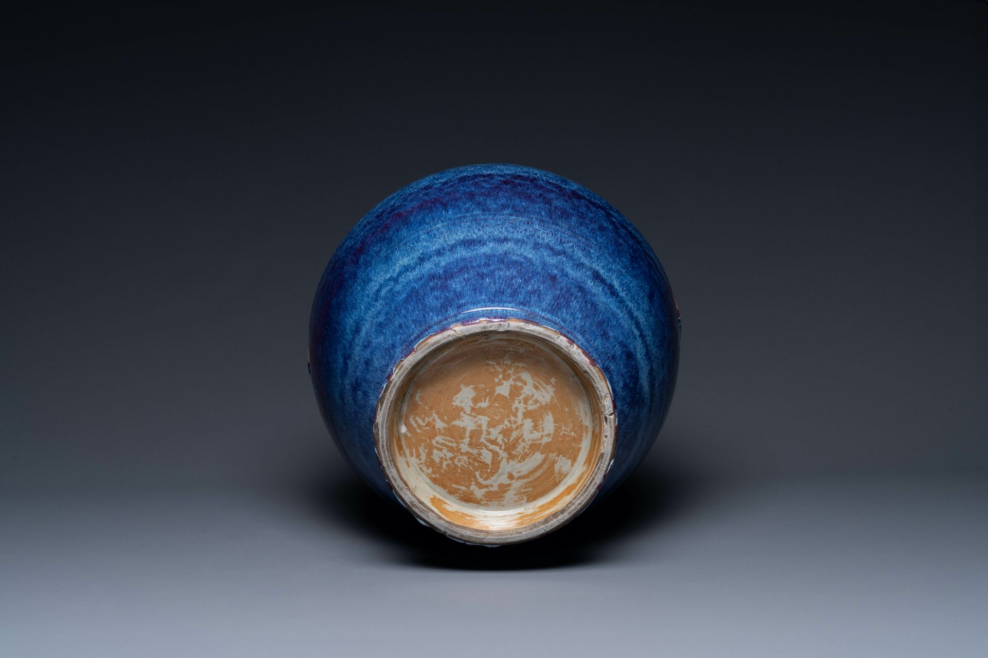 A large Chinese flambe glaze 'hu' vase with taotie handles, Qing - Bild 6 aus 6