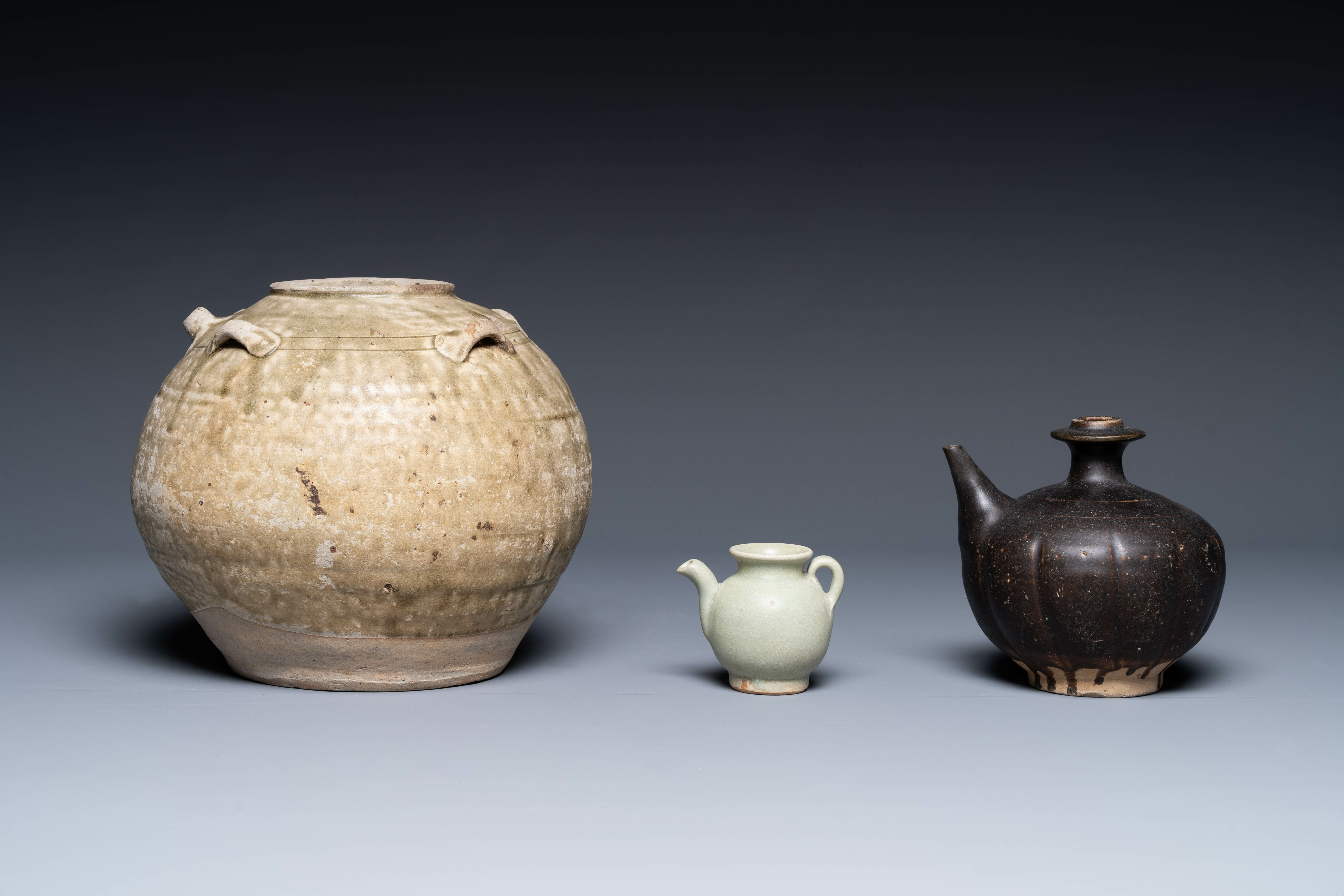 A varied collection of eight pieces Chinese monochrome wares, Tang/Ming - Image 4 of 7