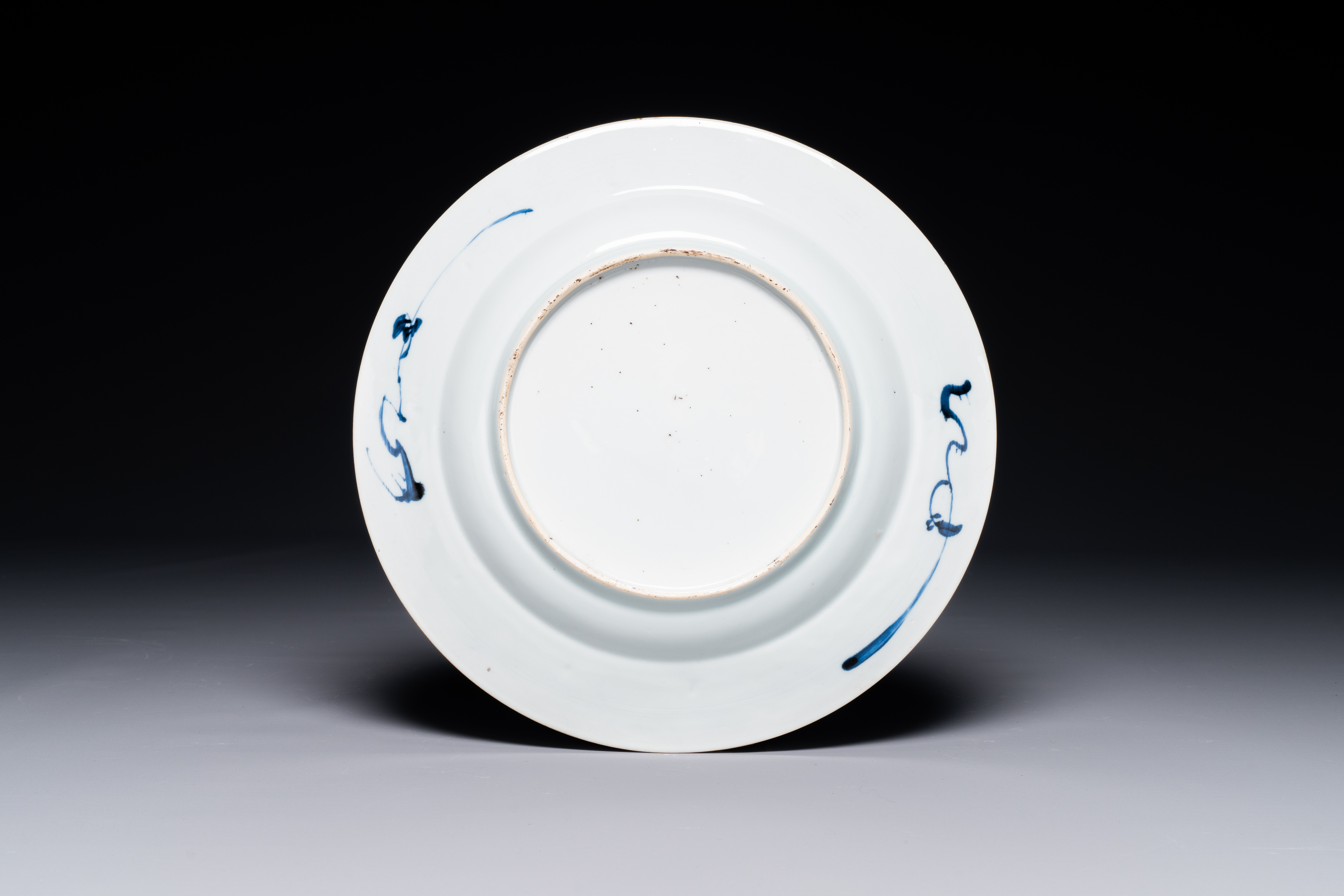A blue and white Chinese plate with a punishment scene, Yongzheng/Qianlong - Image 2 of 2