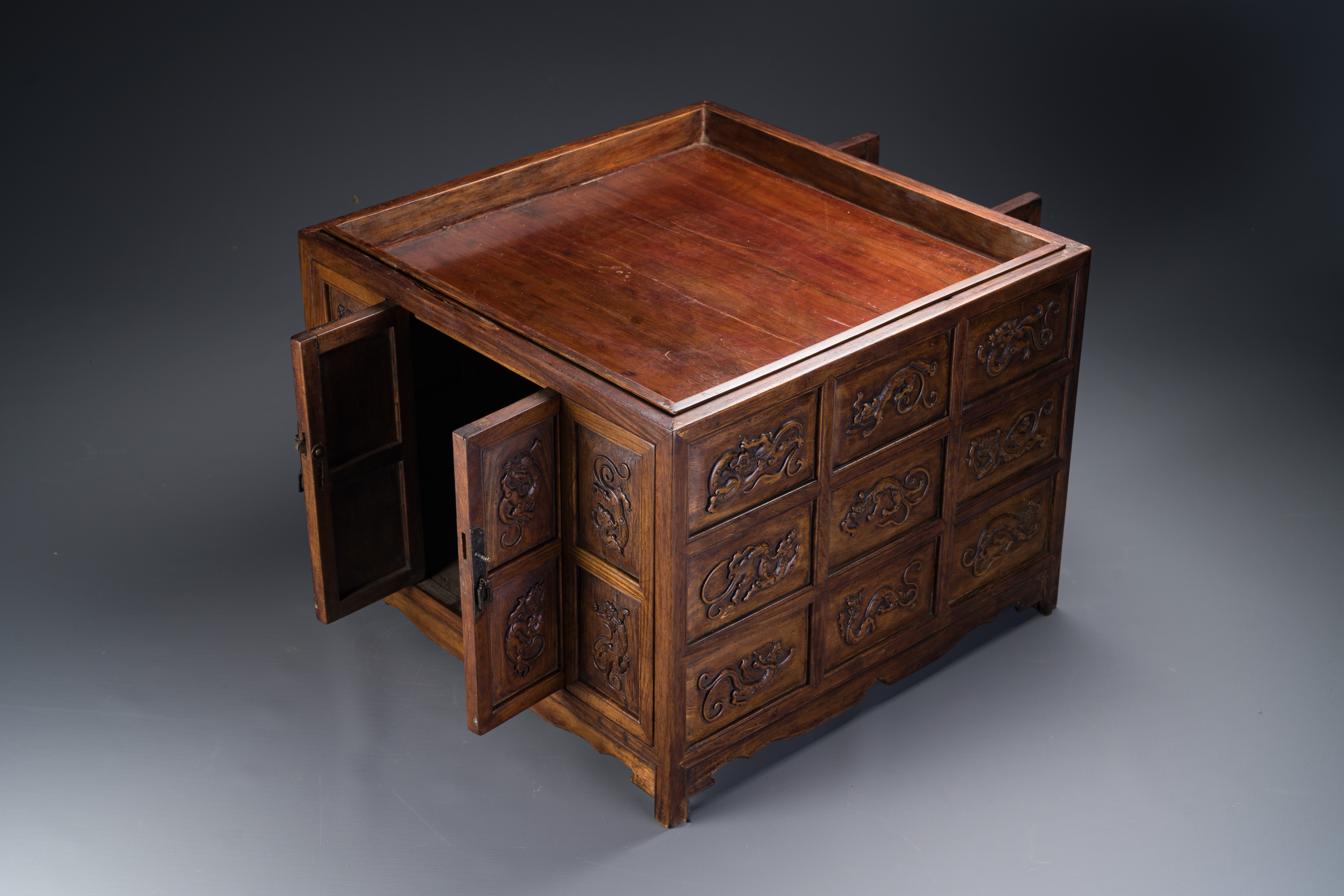 A rare Chinese huanghuali wood 'duo bao ge' cabinet of curiosities with chilong design, 18/19th C. - Image 9 of 14