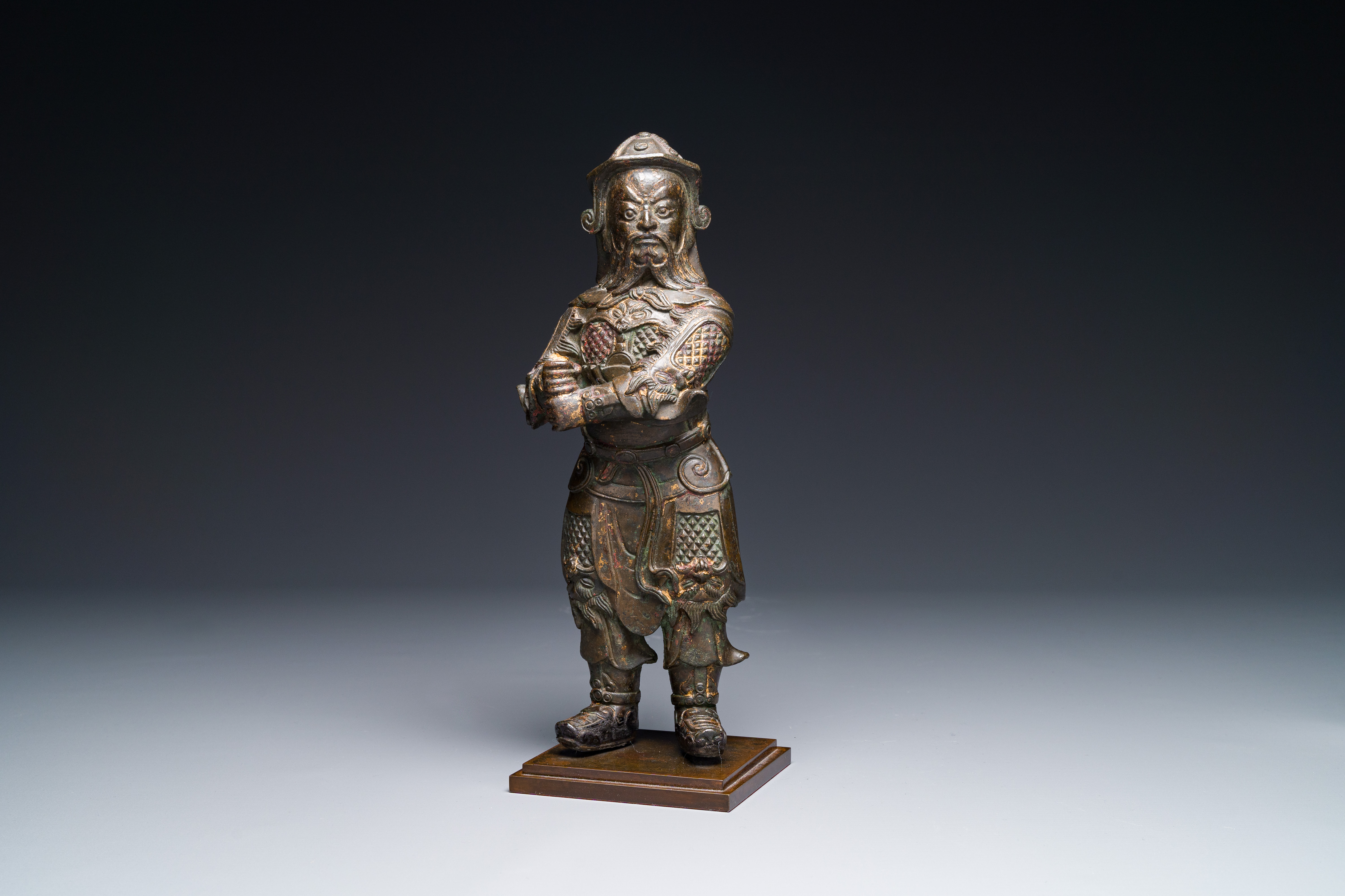 A fine Chinese gilt bronze figure of Zhou Cang å‘¨å€‰, Ming - Image 5 of 9