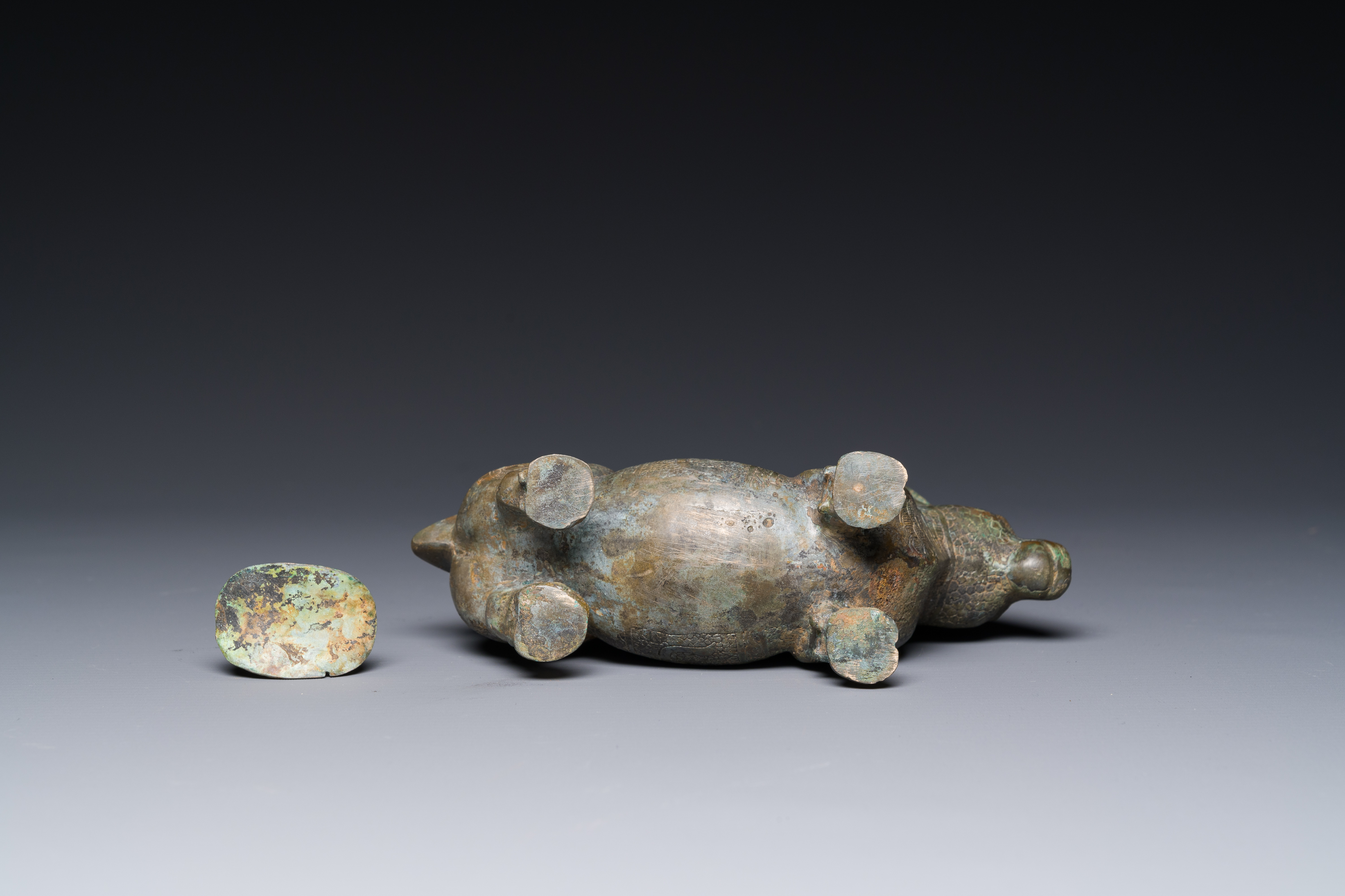 A rare Chinese bronze ritual vessel in the form of a tapir in Eastern Zhou-style, Warring States per - Image 7 of 10