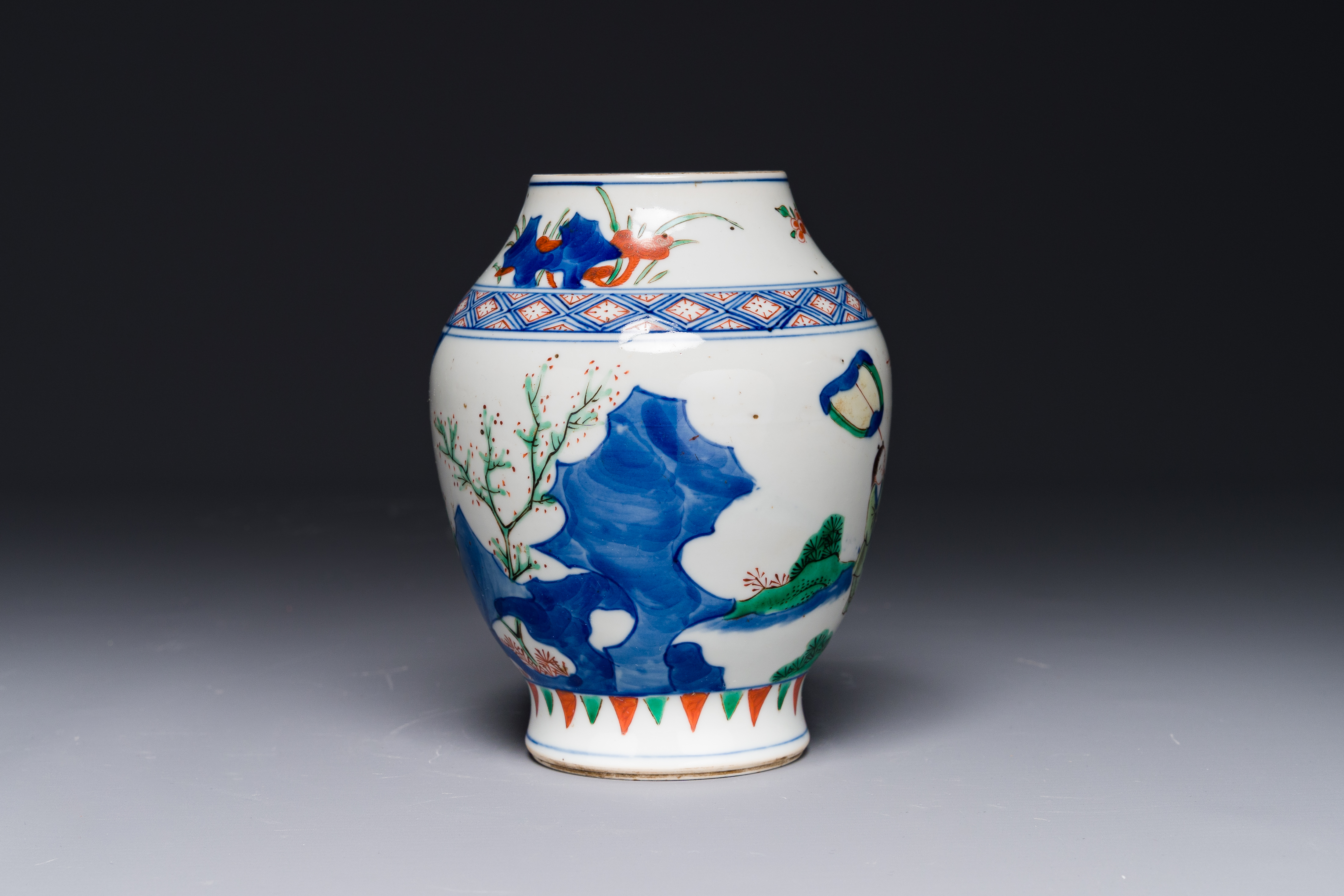 A Chinese wucai vase with figures and calligraphy, Transitional period - Image 3 of 6