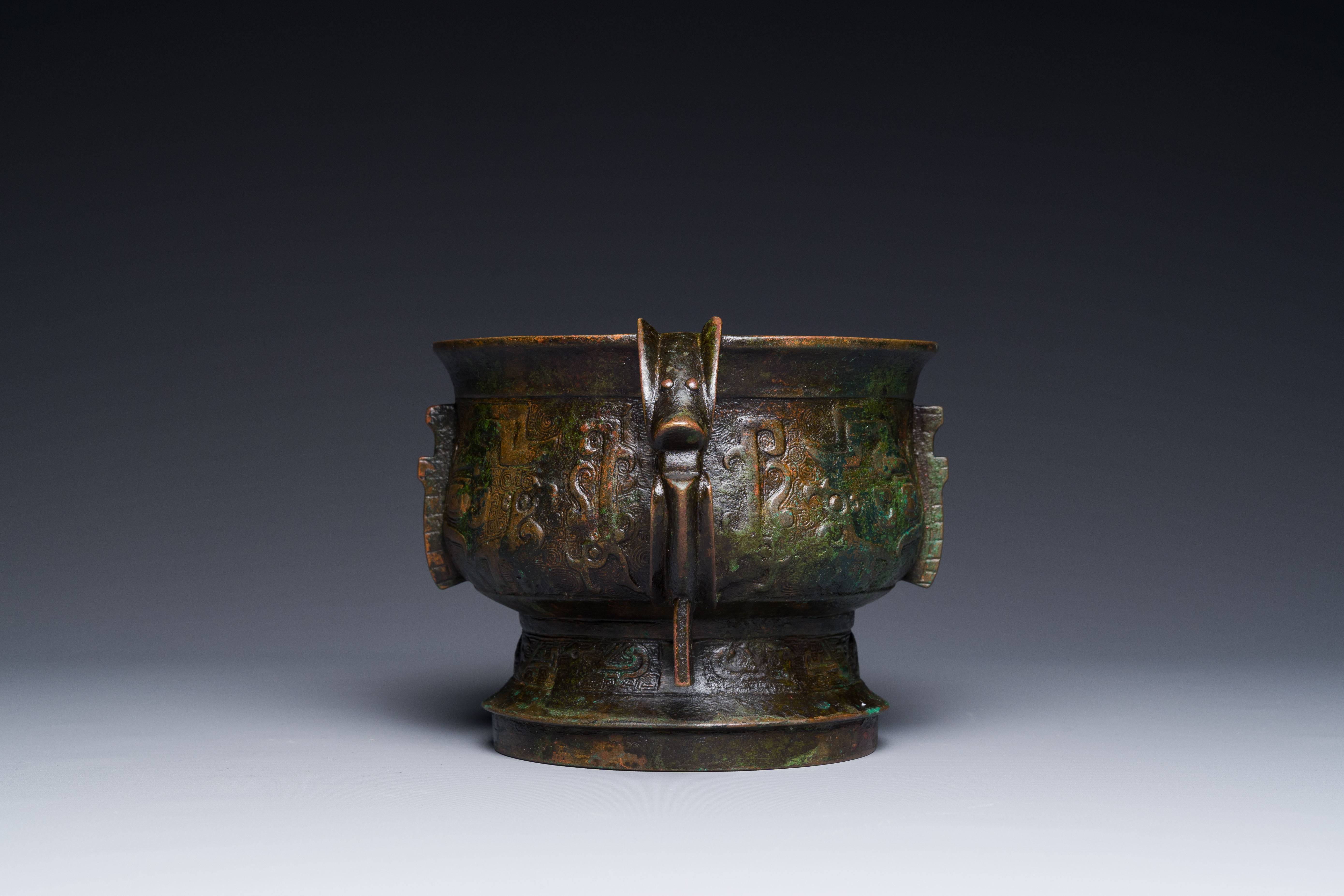 A Chinese unusual archaistic bronze censer with wooden cover, 'gui', Song - Image 15 of 21