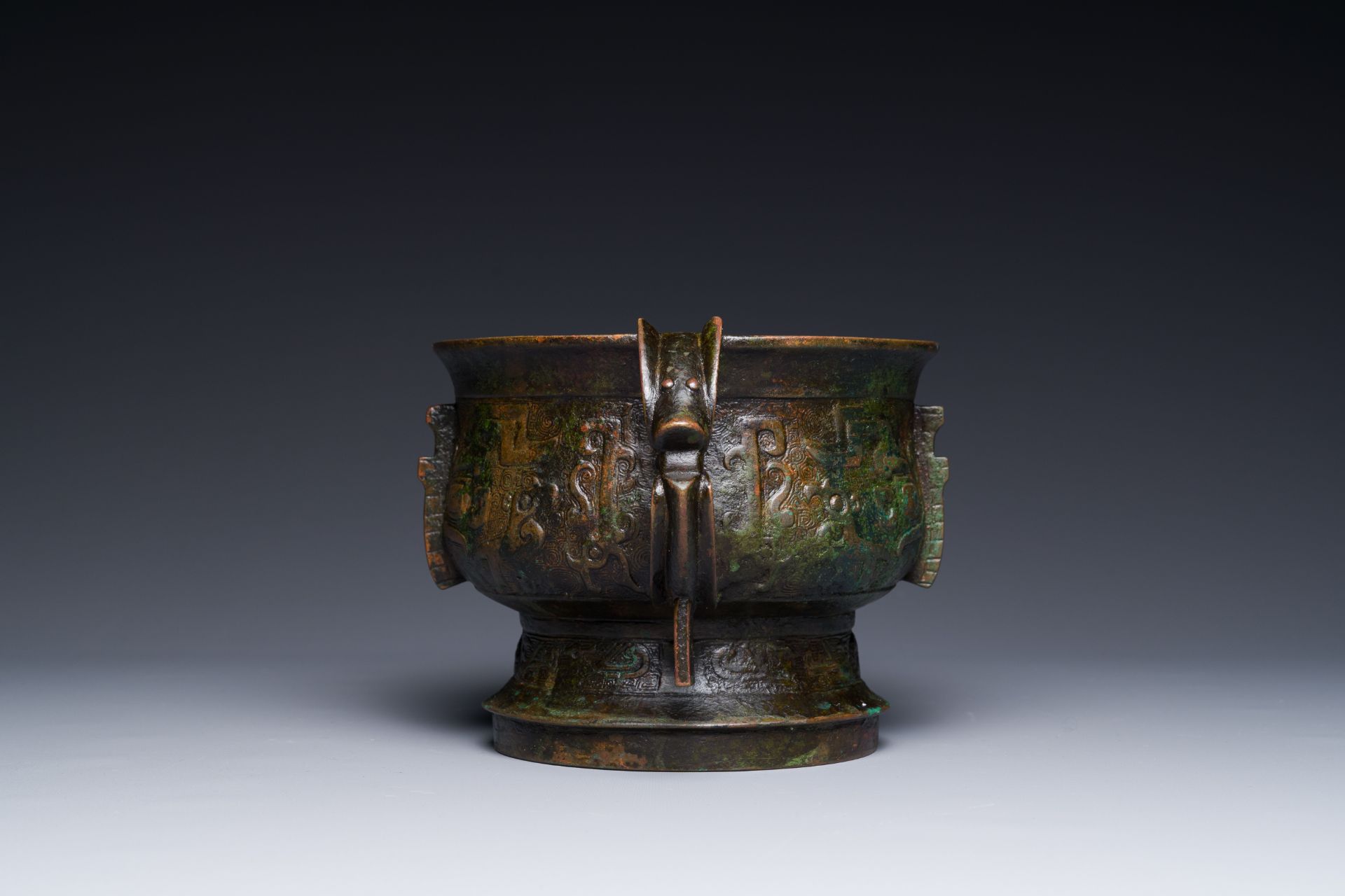 A Chinese unusual archaistic bronze censer with wooden cover, 'gui', Song - Image 15 of 21