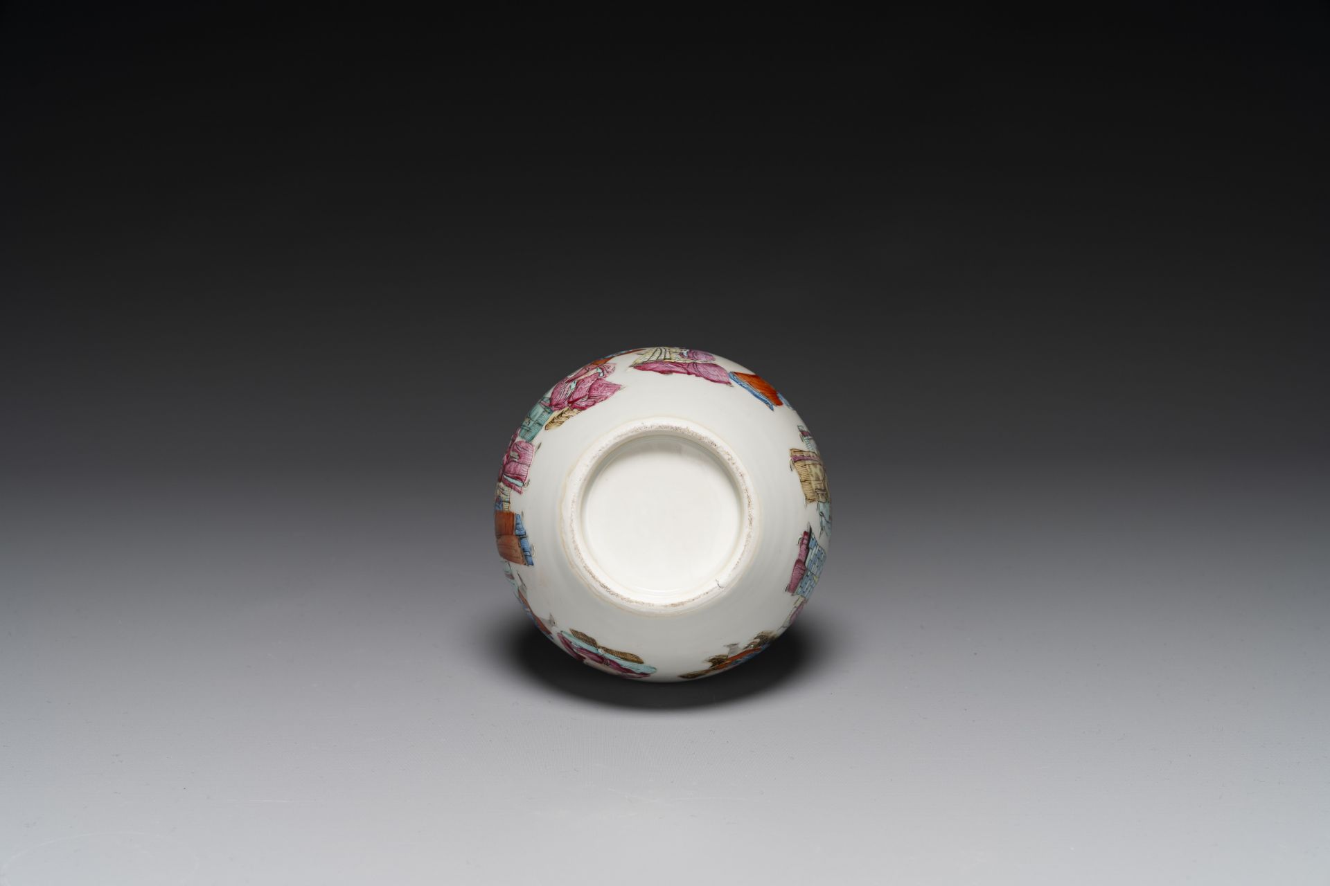 A Chinese famille rose '18 Luohan' bottle vase, 19th C. - Image 6 of 6