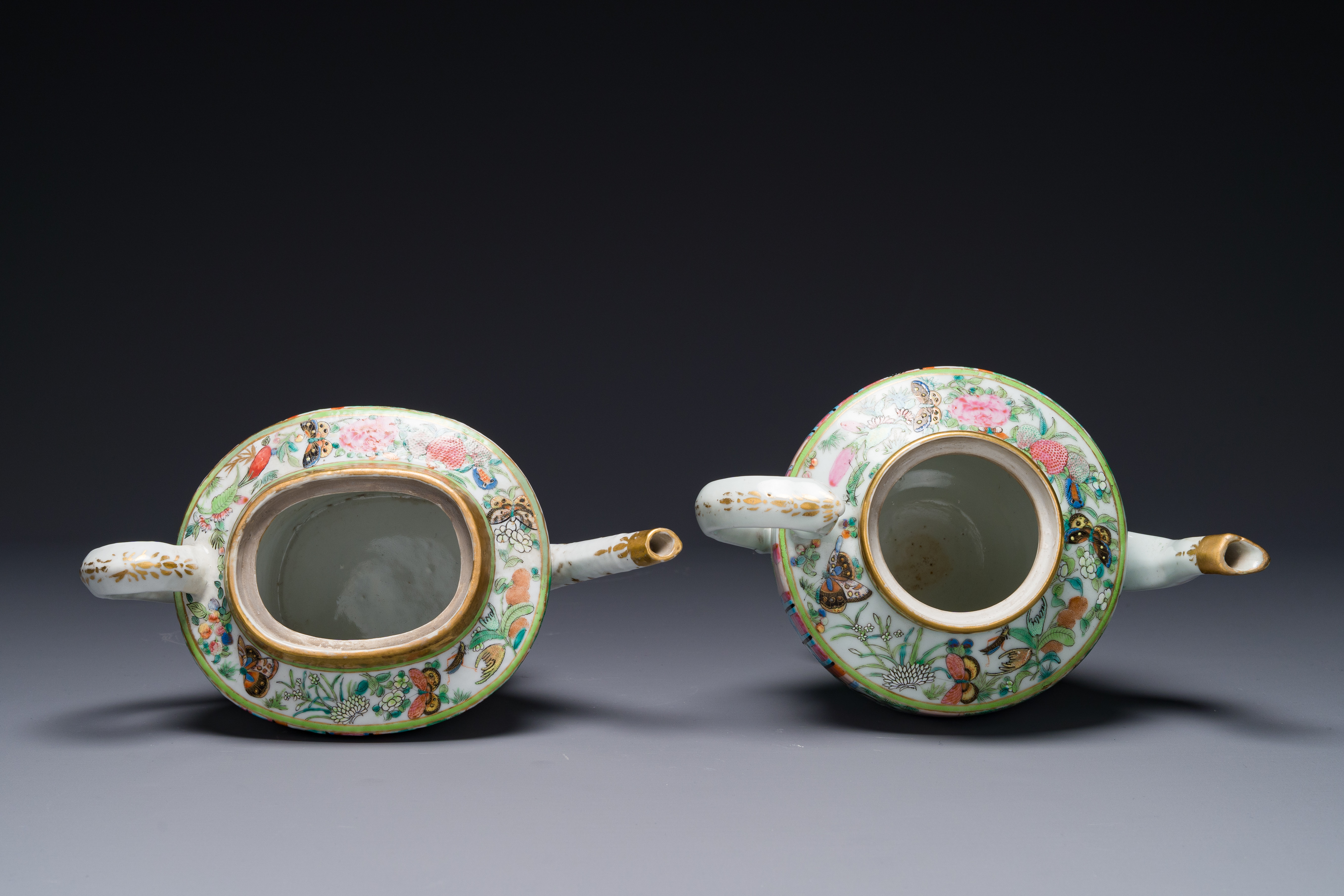 Two fine Chinese Canton famille rose teapots, 19th C. - Image 4 of 5