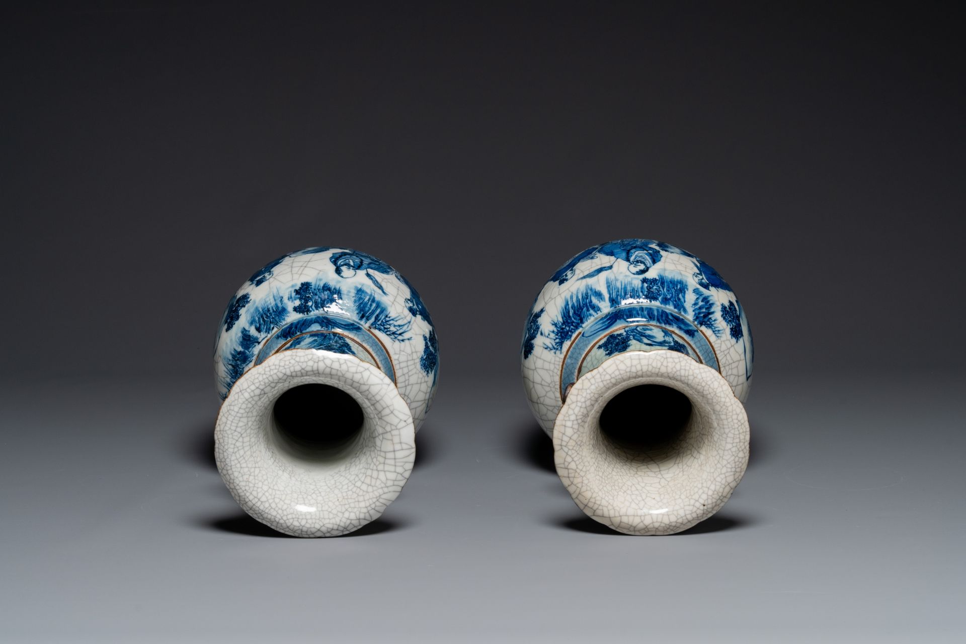 A pair of Chinese blue and white Nanking crackle-glazed 'Taoist' vases, 19th C. - Image 3 of 4