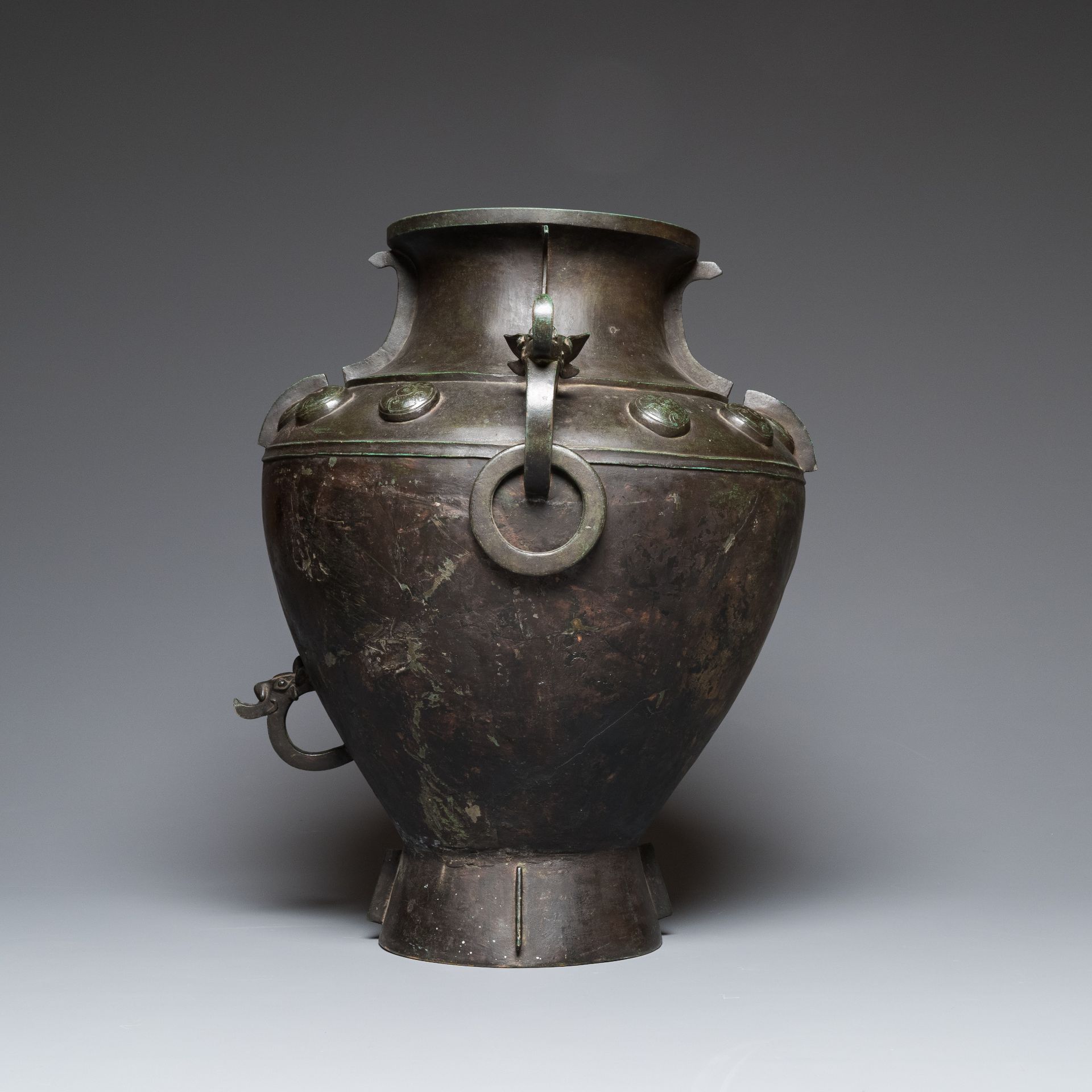 A rare massive Chinese archaistic bronze 'lei' wine vessel with inscription, Song - Bild 9 aus 30