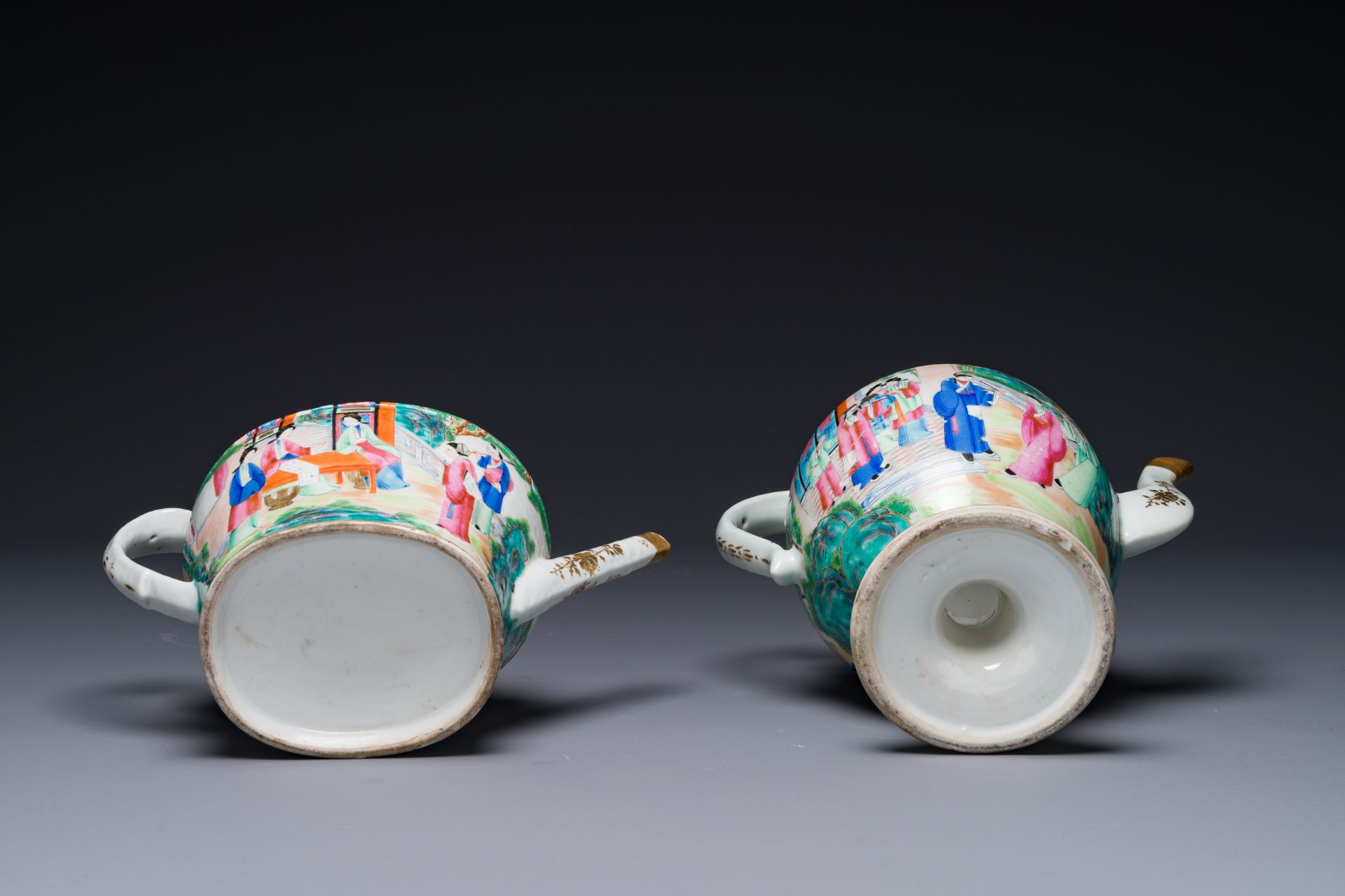 Two fine Chinese Canton famille rose teapots, 19th C. - Image 5 of 5